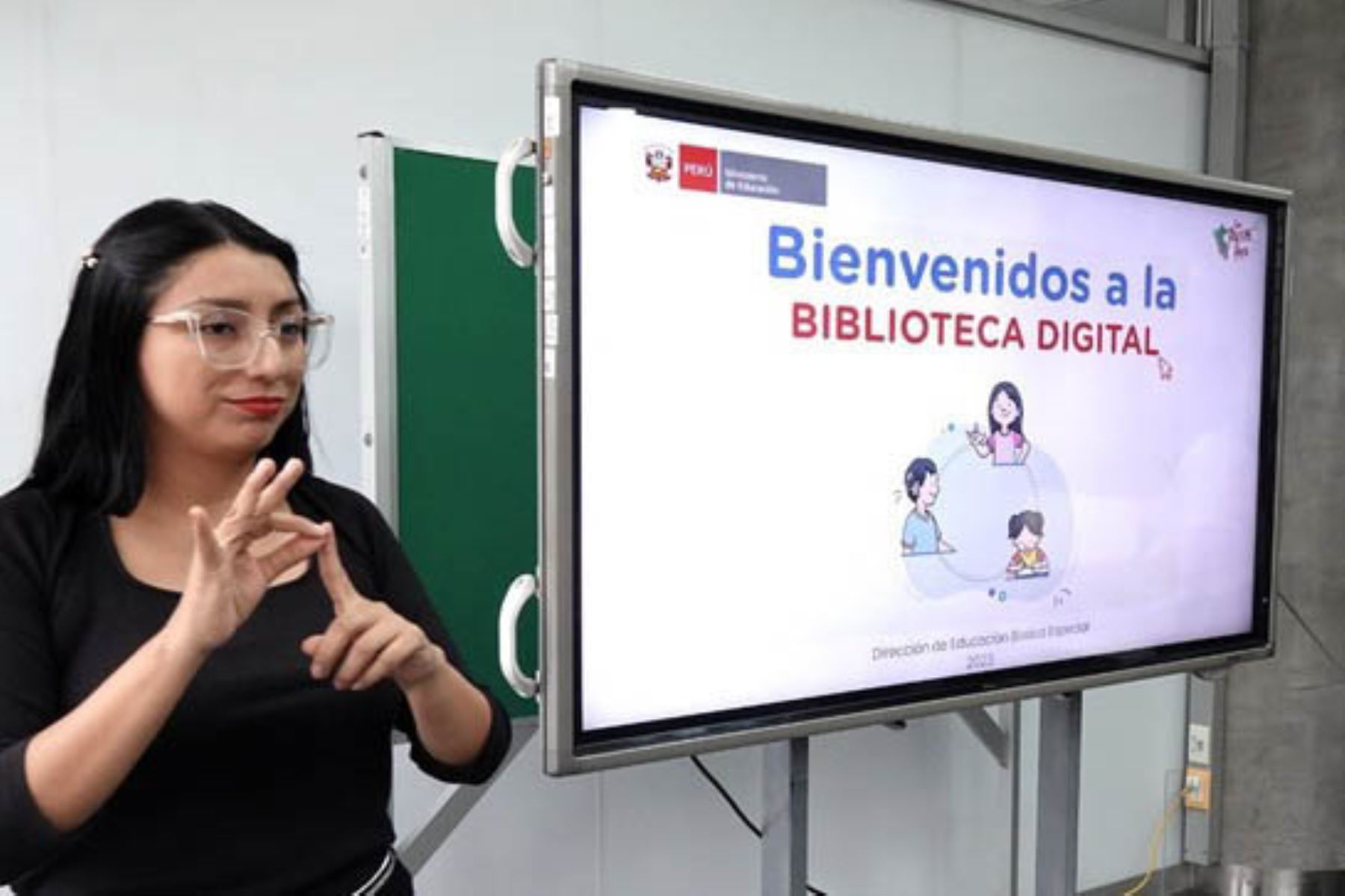 Esta biblioteca será el primer recurso virtual especializado para atender a estudiantes con discapacidad auditiva y podrá ser utilizada por docentes, modelos lingüísticos, intérpretes de lengua de señas peruana y la comunidad educativa en general. Foto: ANDINA/Difusión