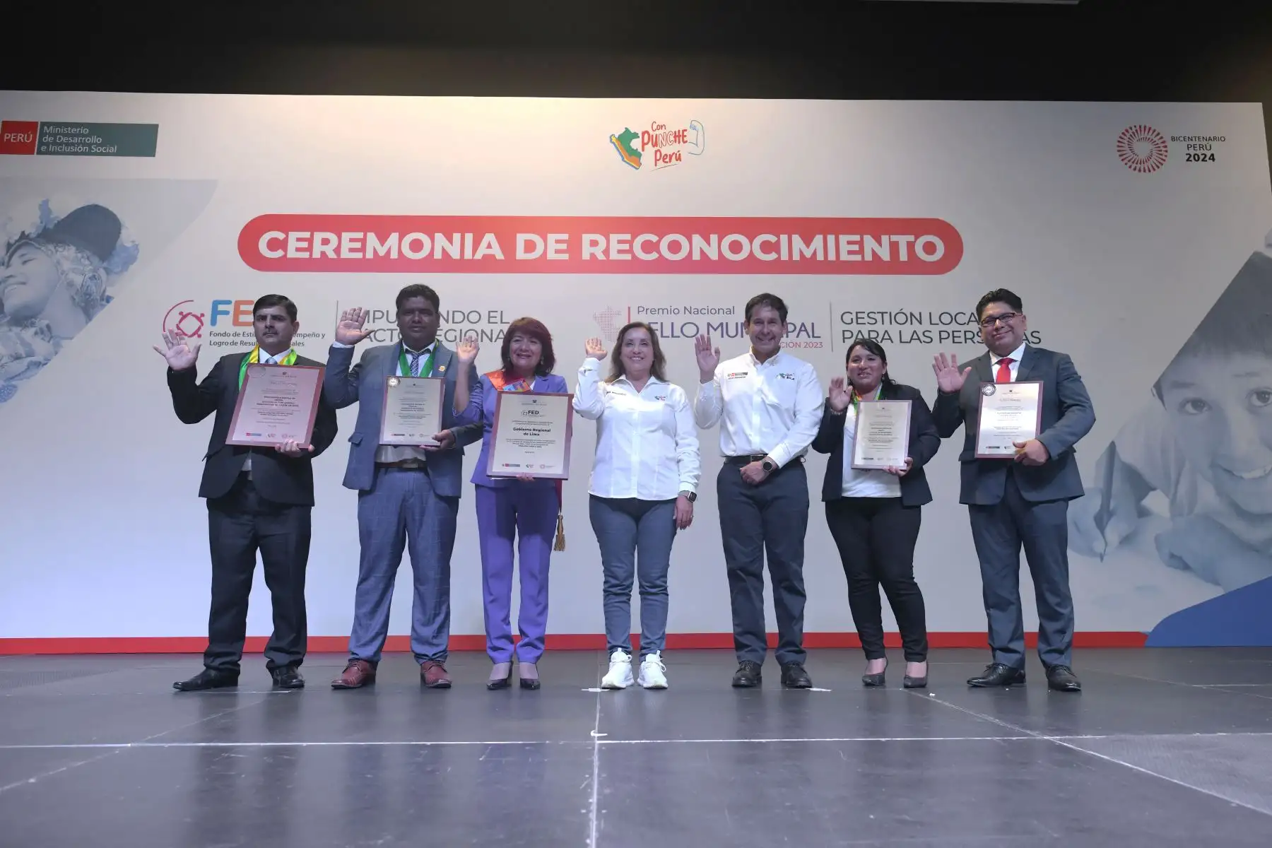La mandataria Dina Boluarte participó en la séptima edición del Premio Nacional Sello Municipal y el reconocimiento del bono por buen cumplimiento del Fondo de Estímulo de Estímulo al Desempeño y Resultados Foto: ANDINA/Difusión