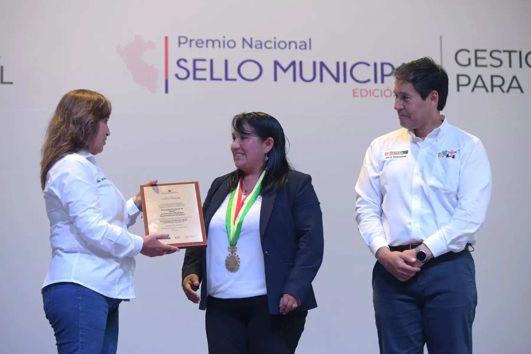 La mandataria Dina Boluarte participó en la séptima edición del Premio Nacional Sello Municipal y el reconocimiento del bono por buen cumplimiento del Fondo de Estímulo de Estímulo al Desempeño y Resultados Foto: ANDINA/Difusión