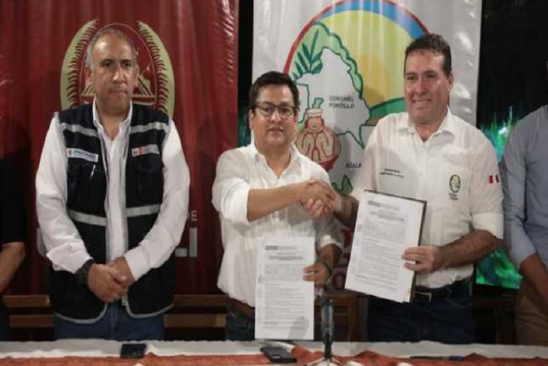 El ministro de Salud, César Vásquez, cumplió agenda de trabajo en la región amazónica de Ucayali. Foto: Minsa
