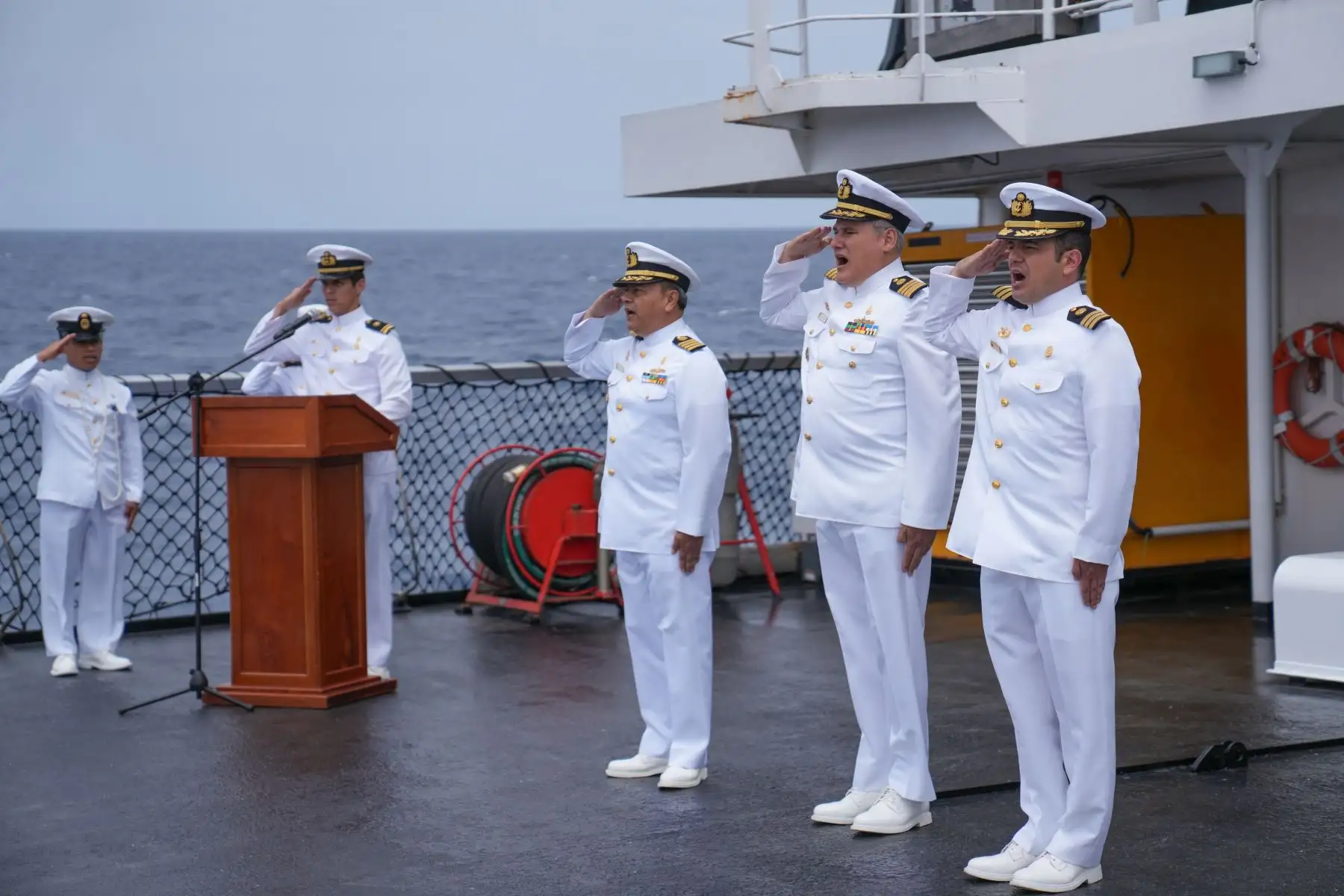 La ceremonia fue presidida por el Comandante del buque, Capitán de Navío Diego Gago Rojas, y el discurso de orden estuvo a cargo Capitán del Navío Víctor Vivanco Moscoso, Coordinador Marítimo, en el cual resaltó “Aquellos valerosos marinos jamás arriaron el pabellón patrio, ese pabellón grande y lleno de orgullo, que Grau y su dotación defendieron hasta con su propia vida”. 
Foto: ANDINA/ Denisse Sotomayor