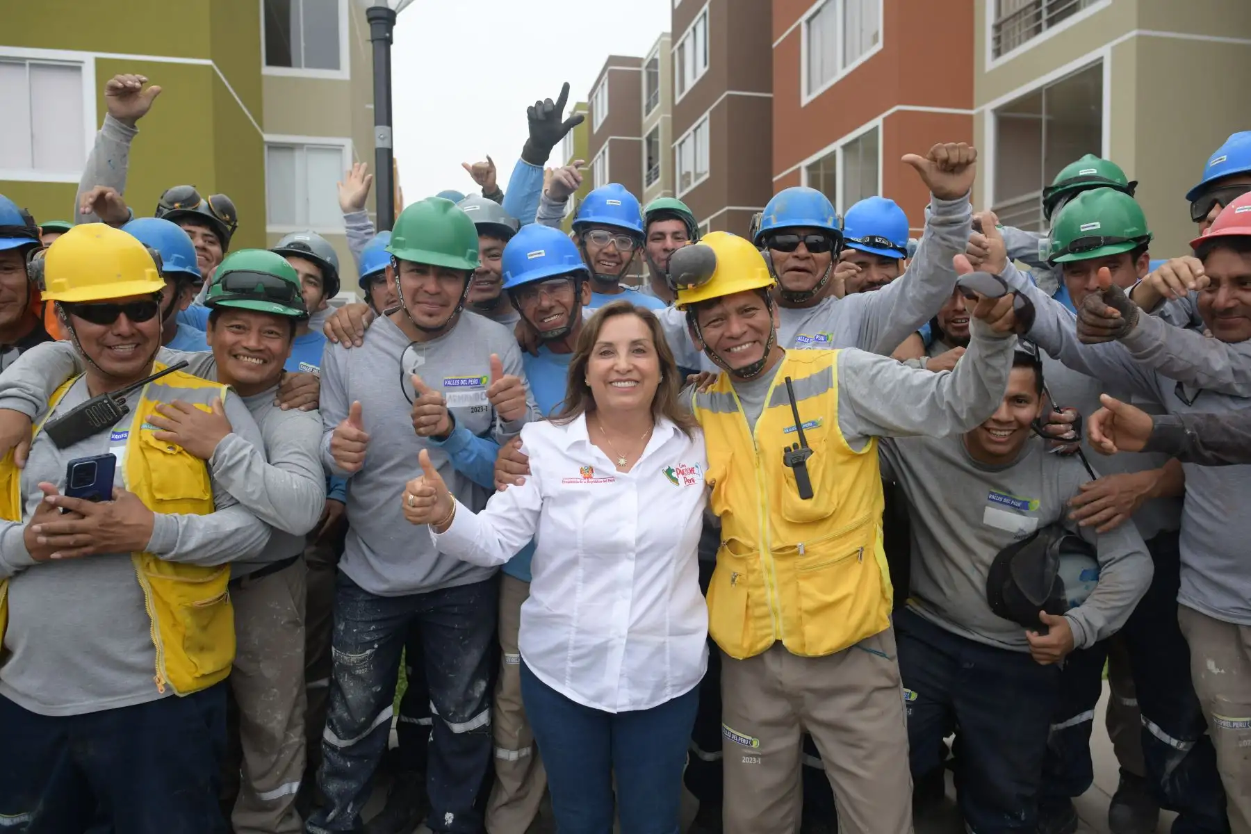 La presidenta Dina Boluarte entregó viviendas familiares a familias damnificadas por el ciclón Yaku. Foto: ANDINA/Prensa Presidencia