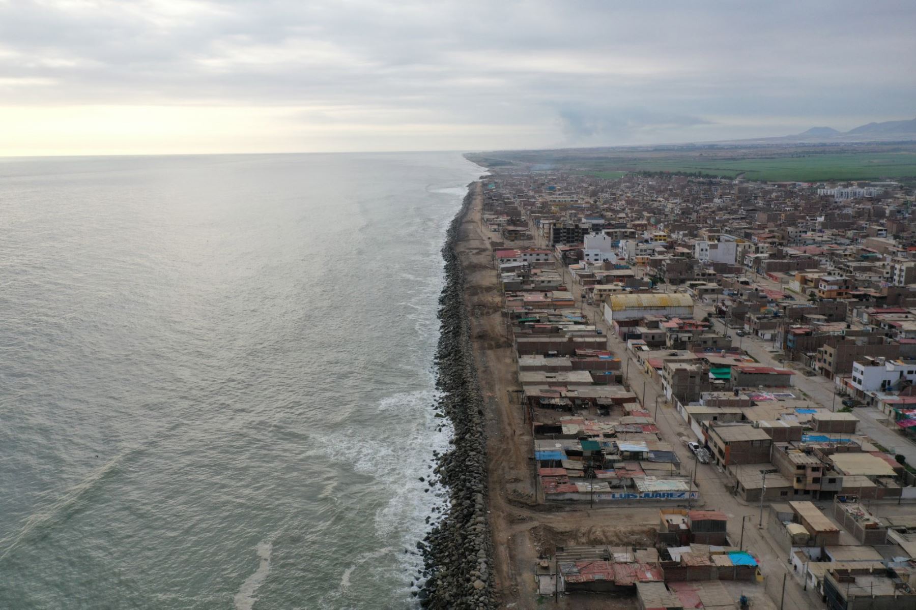 La obra busca dar solución al problema de erosión costera de los balnearios Las Delicias, Buenos Aires y Huanchaco, en Trujillo. Foto: ANDINA/MTC