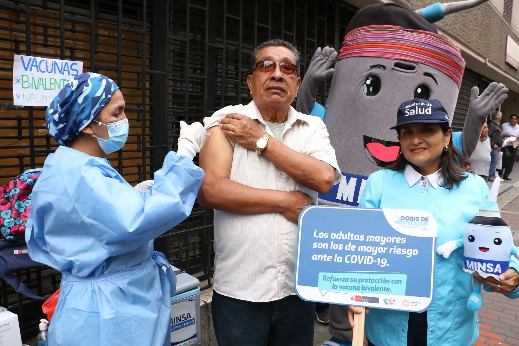 Las brigadas de vacunación contra el COVID-19 están preparadas para instalarse en los puntos de pago del Fonavi a partir del 21 de diciembre.
Foto: Minsa