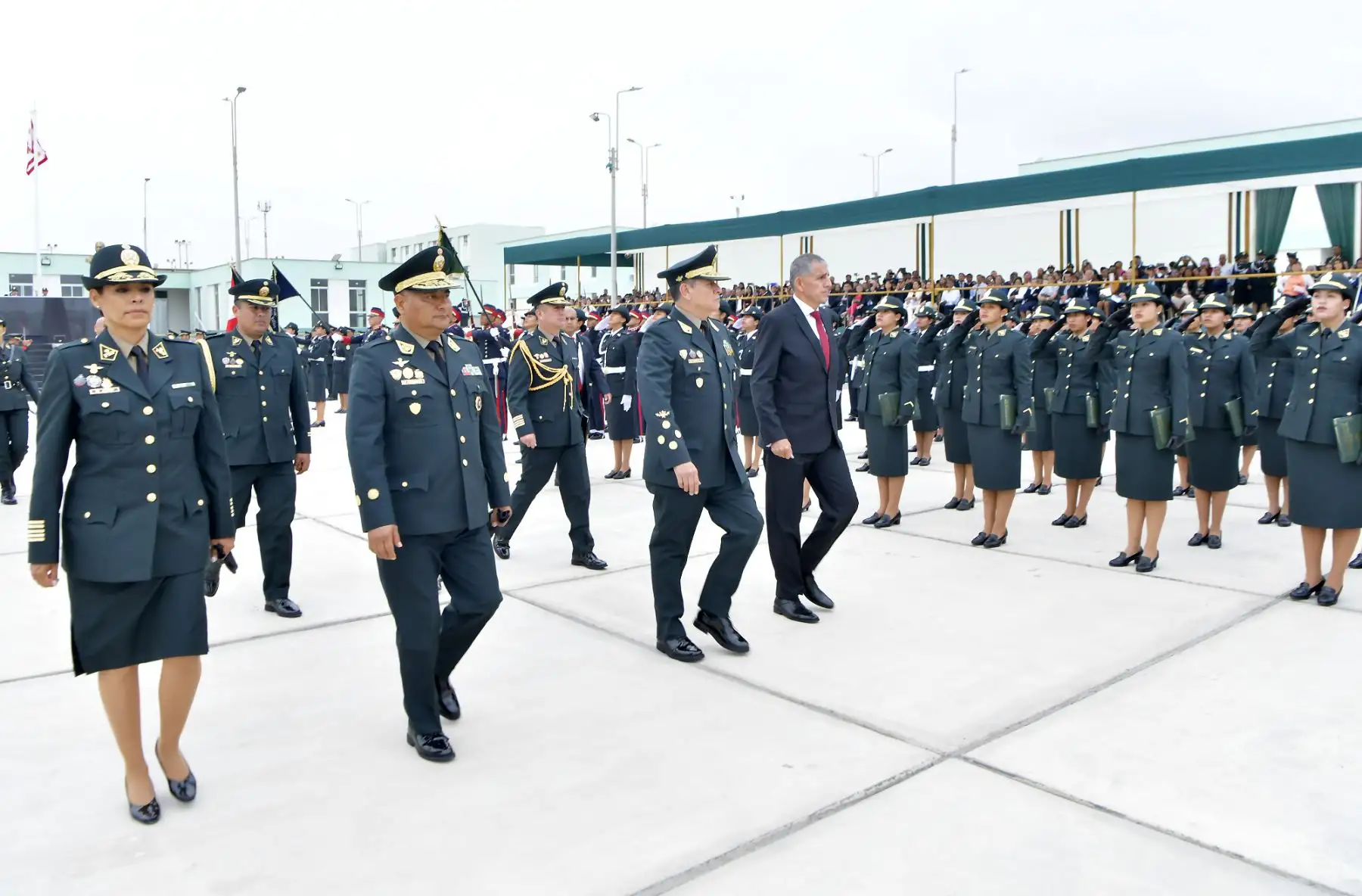 Casi 200 nuevas policías mujeres egresaron hoy de la escuela de formación para luchar contra el crimen
Foto: MININTER