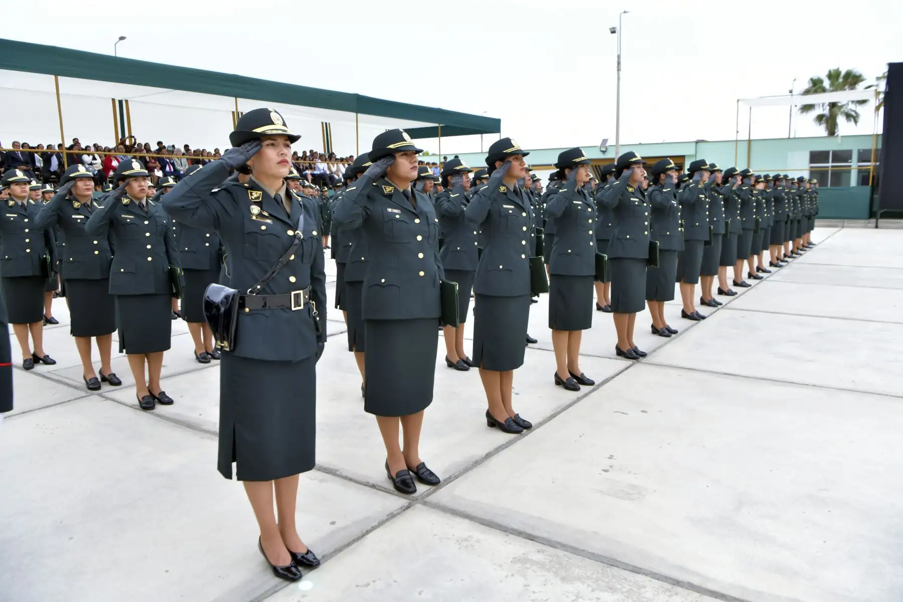 Casi 200 nuevas policías mujeres egresaron hoy de la escuela de formación para luchar contra el crimen
Foto: MININTER