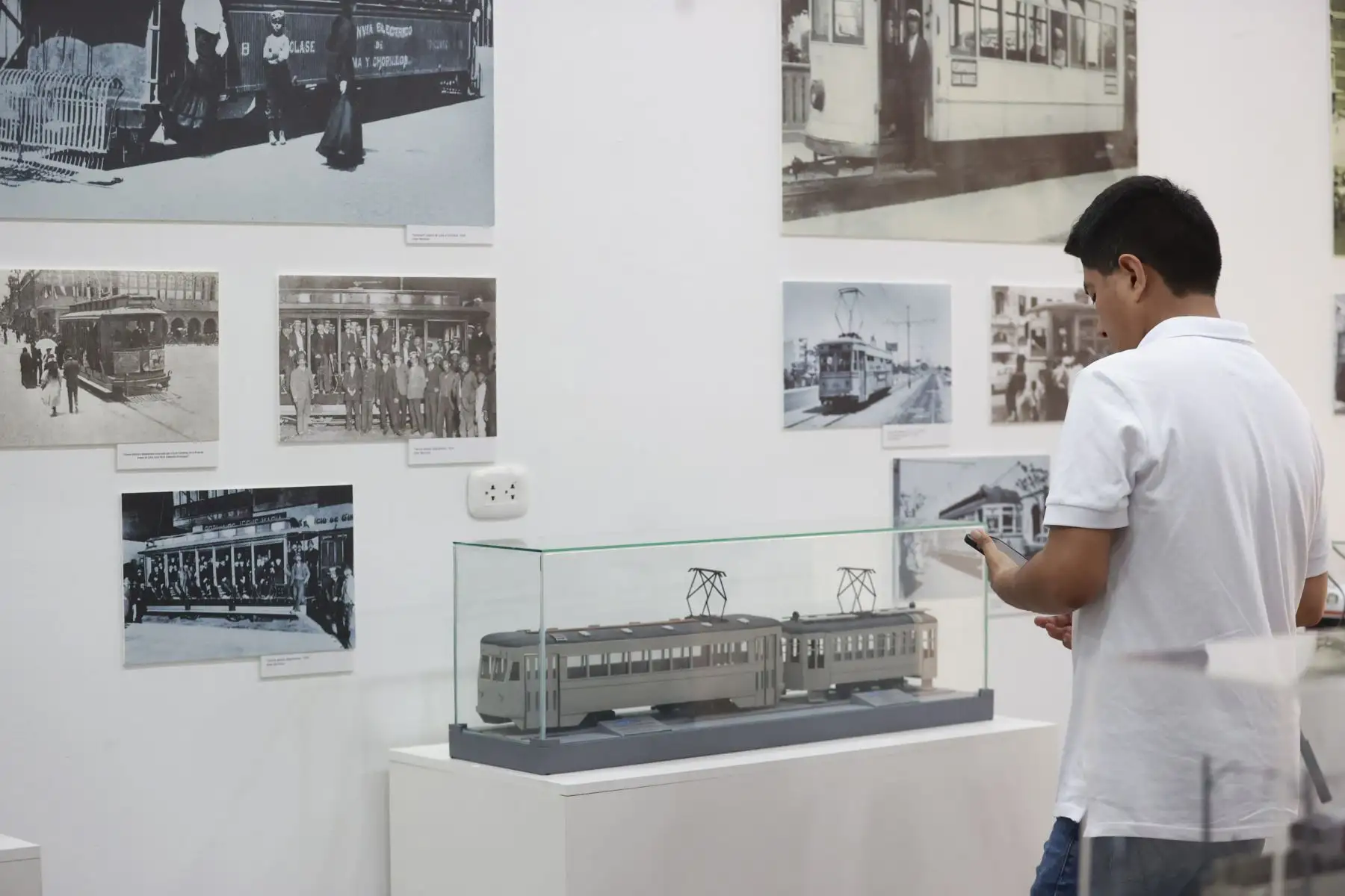 ATU presenta 400 años de historia del transporte público de Lima y Callao a través de una exposición, Un viaje a través de la historia, una exposición gráfica, escrita y audiovisual que abarca 400 años de evolución del transporte desde la época colonial hasta la actualidad. Foto: ANDINA/Vidal Tarqui