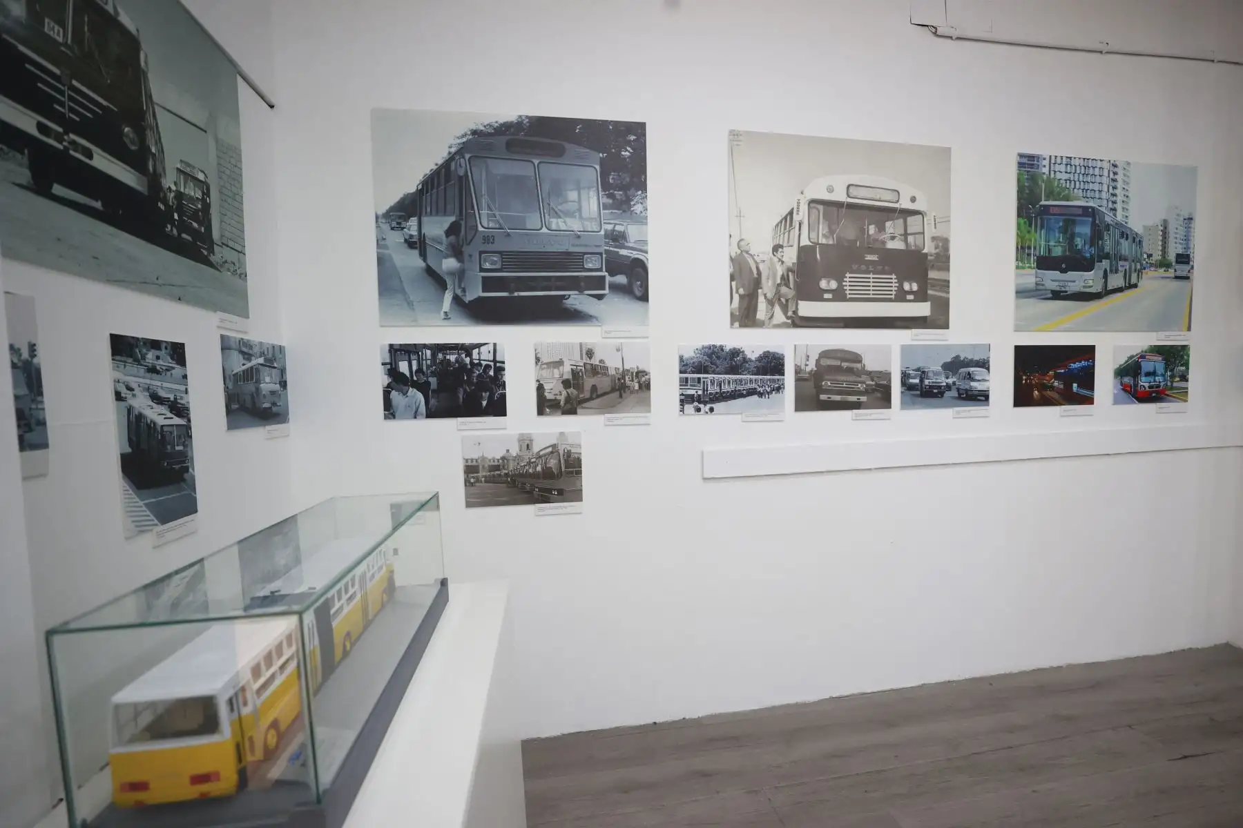 ATU presenta 400 años de historia del transporte público de Lima y Callao a través de una exposición, Un viaje a través de la historia, una exposición gráfica, escrita y audiovisual que abarca 400 años de evolución del transporte desde la época colonial hasta la actualidad. Foto: ANDINA/Vidal Tarqui