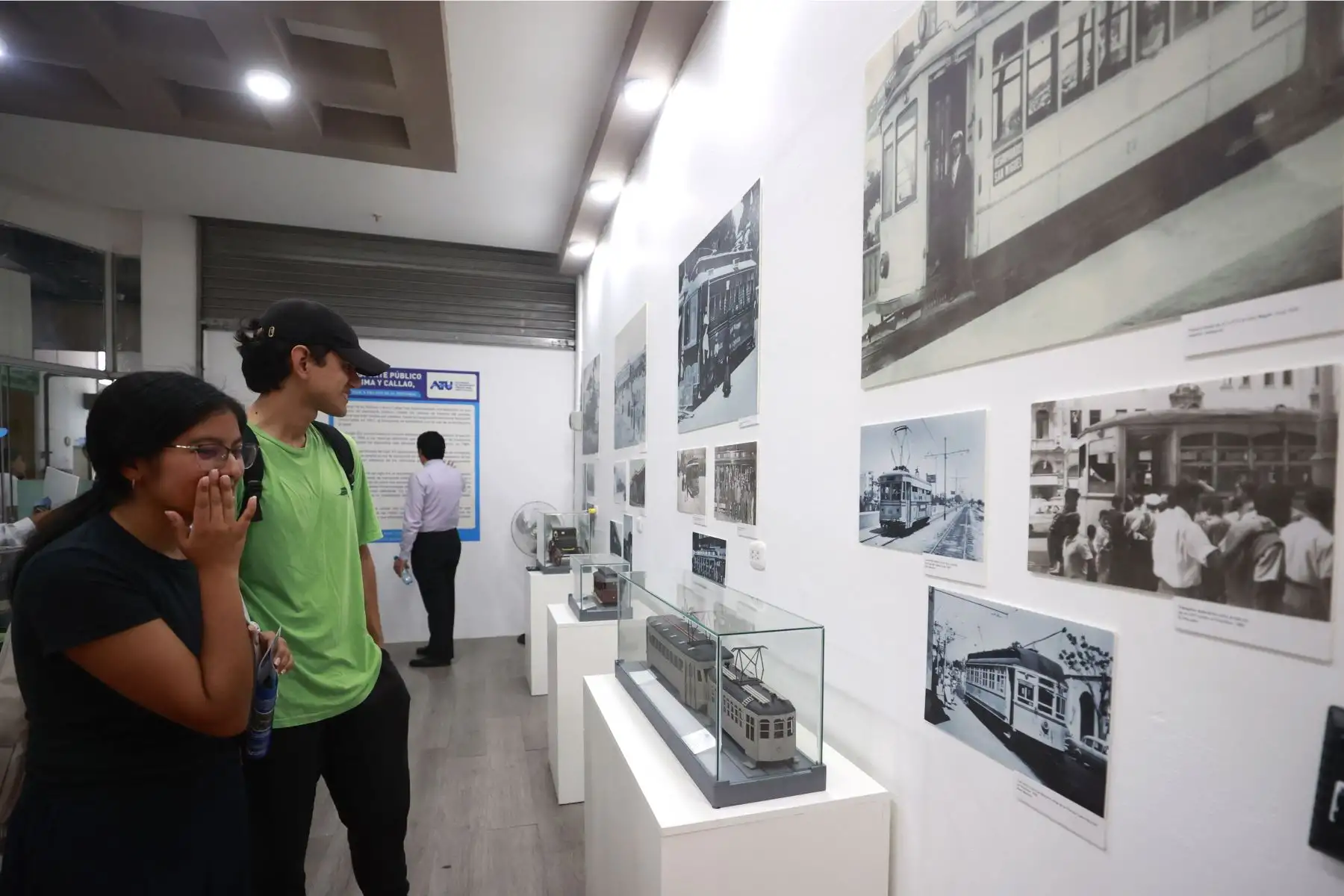 ATU presenta 400 años de historia del transporte público de Lima y Callao a través de una exposición, Un viaje a través de la historia, una exposición gráfica, escrita y audiovisual que abarca 400 años de evolución del transporte desde la época colonial hasta la actualidad. Foto: ANDINA/Vidal Tarqui
