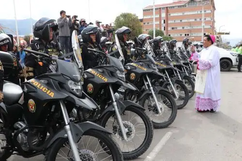 Las 25 camionetas serán distribuidas a las comisarías de las nueve provincias de Junín y las 16 motocicletas fortalecerán el patrullaje del pelotón Kallpa Huanca (Fuerza Huanca). Foto: ANDINA/Difusión