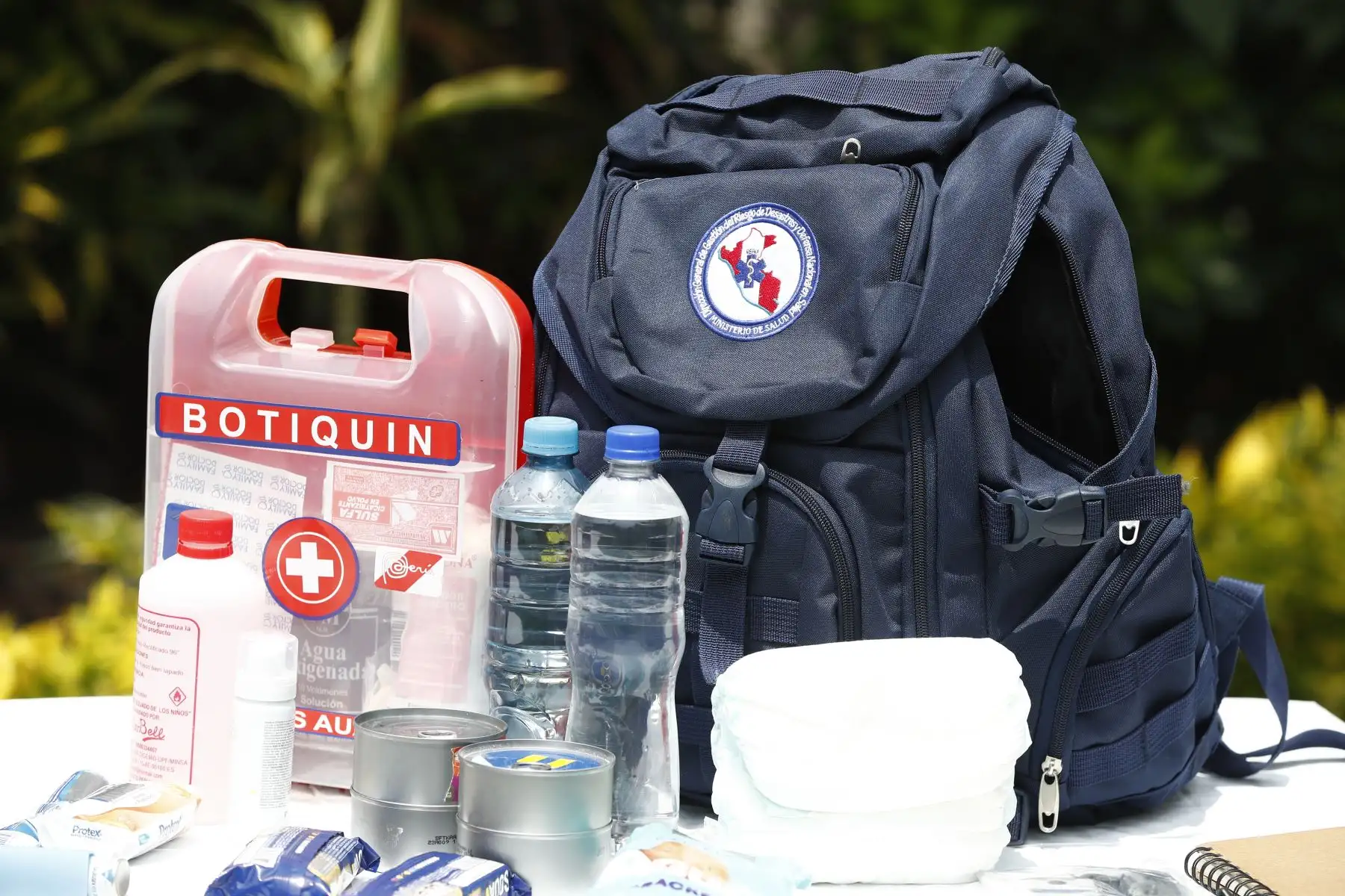 En la sede del Ministerio de Salud en Jesús María, la Dirección General de Riesgos de Desastres y Defensa Nacional en Salud presentó al equipo de brigadistas que estarán en alerta para atender cualquier situación de emergencia durante las celebraciones de Navidad y Año Nuevo.
Foto: ANDINA/Daniel Bracamonte