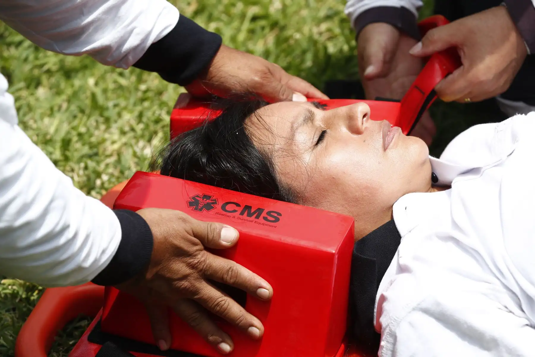 En la sede del Ministerio de Salud en Jesús María, la Dirección General de Riesgos de Desastres y Defensa Nacional en Salud presentó al equipo de brigadistas que estarán en alerta para atender cualquier situación de emergencia durante las celebraciones de Navidad y Año Nuevo.
Foto: ANDINA/Daniel Bracamonte