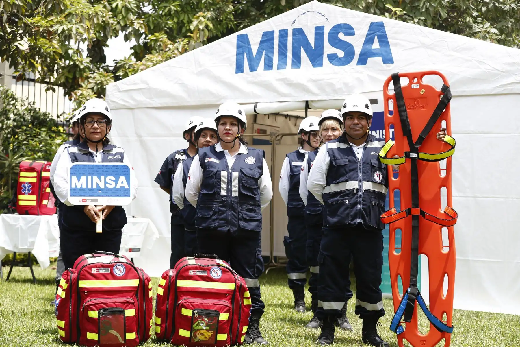 En la sede del Ministerio de Salud en Jesús María, la Dirección General de Riesgos de Desastres y Defensa Nacional en Salud presentó al equipo de brigadistas que estarán en alerta para atender cualquier situación de emergencia durante las celebraciones de Navidad y Año Nuevo.
Foto: ANDINA/Daniel Bracamonte