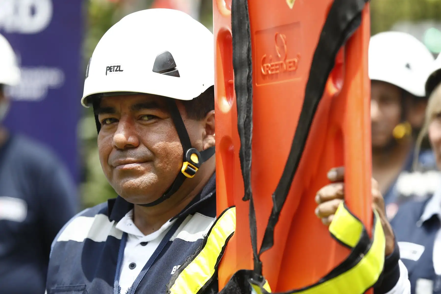 En la sede del Ministerio de Salud en Jesús María, la Dirección General de Riesgos de Desastres y Defensa Nacional en Salud presentó al equipo de brigadistas que estarán en alerta para atender cualquier situación de emergencia durante las celebraciones de Navidad y Año Nuevo.
Foto: ANDINA/Daniel Bracamonte
