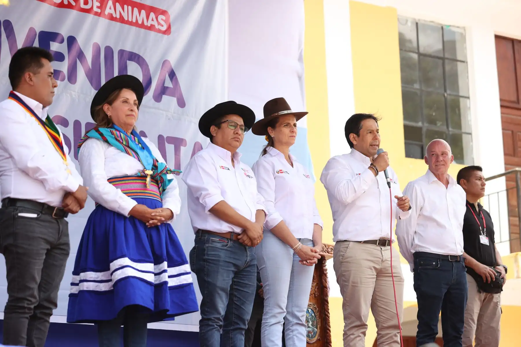 La presidenta Boluarte enfatizó que la prioridad del gobierno es dar saneamiento básico a todo el país para que, de esa manera, se pueda disminuir la desnutrición y la anemia de los niños, niñas y las mujeres embarazadas.

Foto: ANDINA/Prensa Presidencia