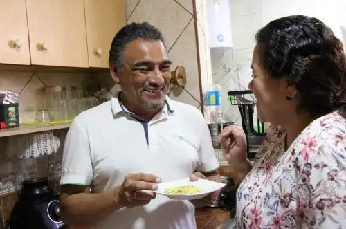En víspera de las celebraciones, se resalta la importancia de acompañar a las hijas o los hijos si quieren saludar a su amiga o vecina.  Foto: ANDINA/Difusión