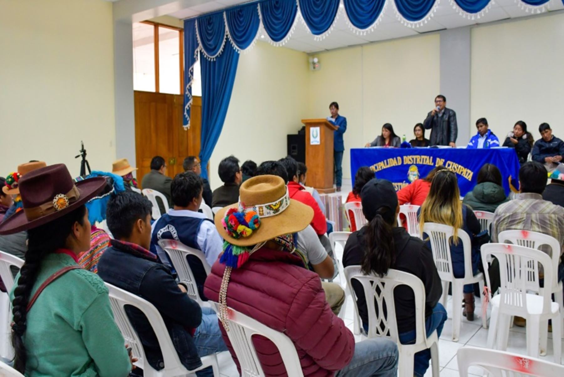 Autoridades de la municipalidad distrital de Cusipata, de la provincia cusqueña de Quispicanchi, y dirigentes comunales sostendrán una tercera mesa de diálogo la primera quincena de enero del 2024, con el propósito de viabilizar soluciones al conflicto social en la montaña de colores Vinicunca, llamada también montaña arcoíris.