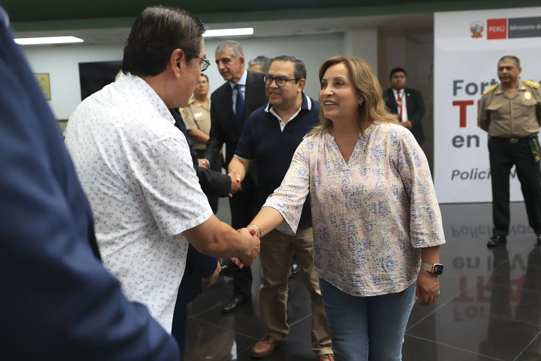 La presidenta de la República, Dina Boluarte, participó en la ceremonia de presentación del Decreto Legislativo que optimizará el marco legal que regula la investigación del delito e intervención de la PNP y la Fiscalía. Foto: ANDINA/Presidencia