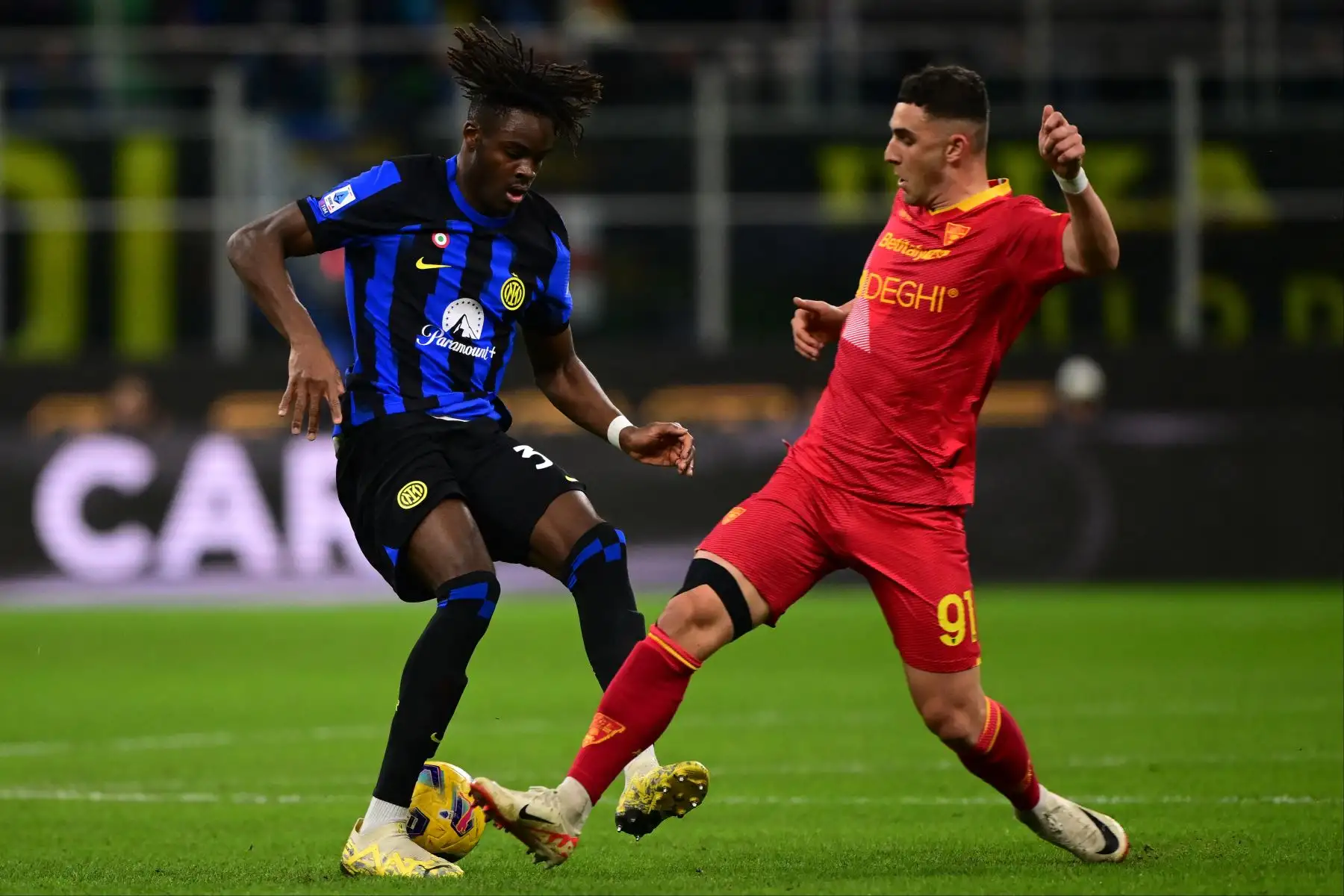 Con goles de Bisseck y Barella, el Inter derrotó por 2-0 al Lecce en el estadio San Siro de Milán, por la fecha 17 de la Serie A italiana. Foto: AFP