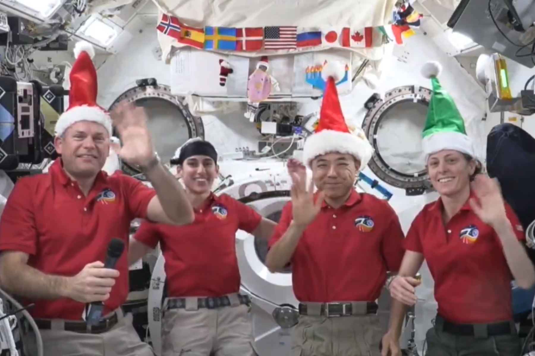 Astronautas de la NASA envían mensaje de Navidad desde el espacio.