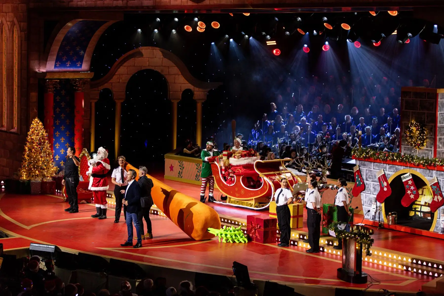 Gran cantidad de personas de todas las edades asiste al concierto Carols by Candlelight en el Sidney Myer Music Bowl en Melbourne, Australia, en vísperas de Navidad. Foto: EFE