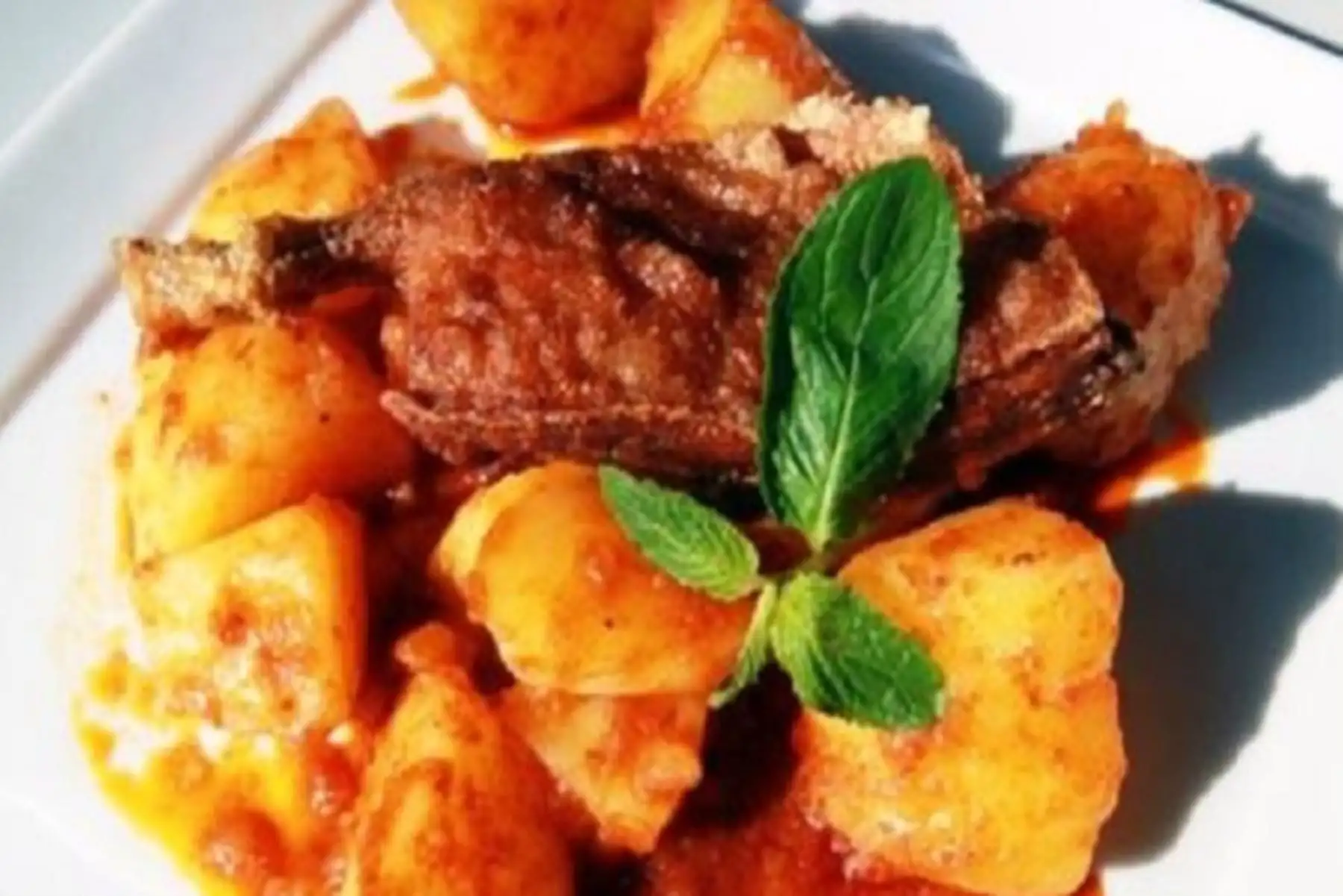 La carne de cuy posee una enzima asparaginasa, que ayuda a detener la proliferación del cáncer o células malignas.