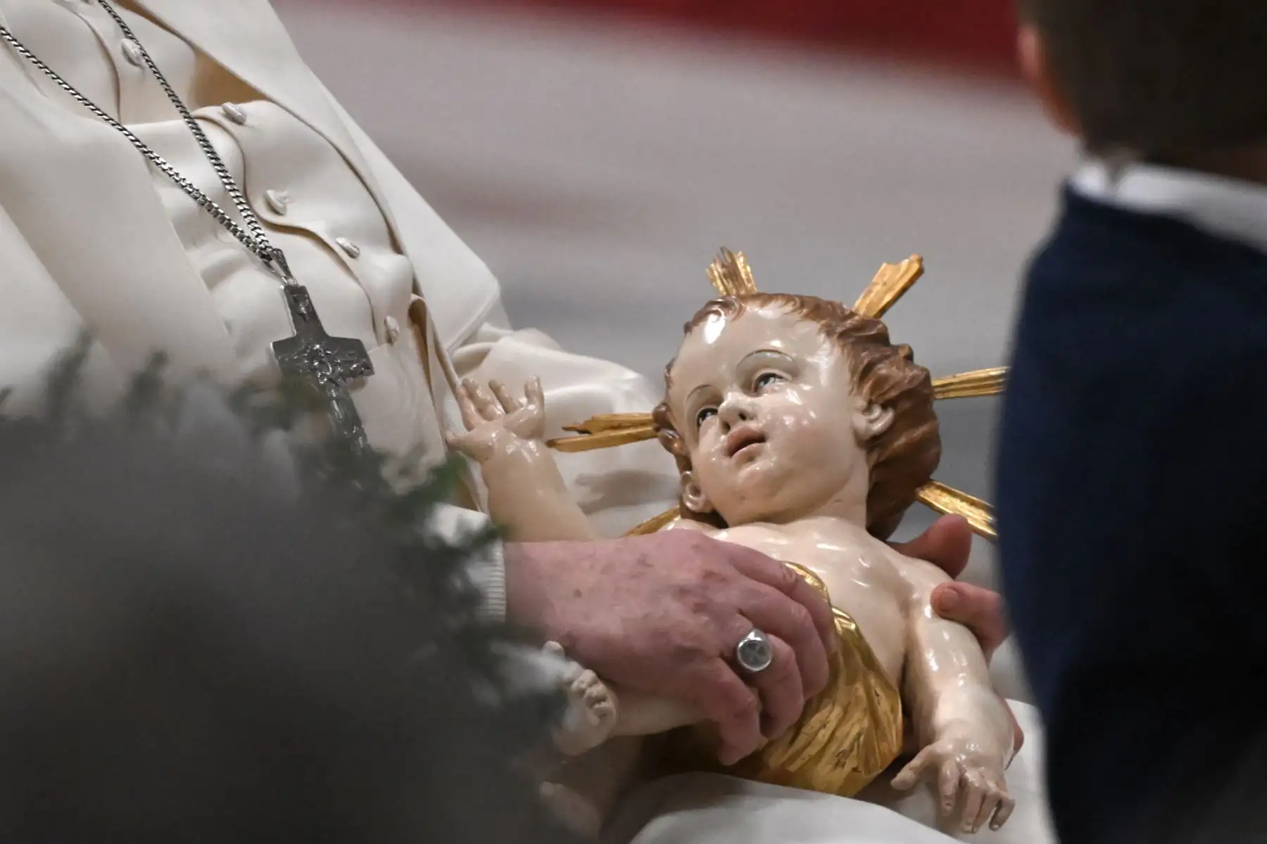 El Papa Francisco preside la misa de Nochebuena en la Basílica de San Pedro en el Vaticano. 
Foto: AFP