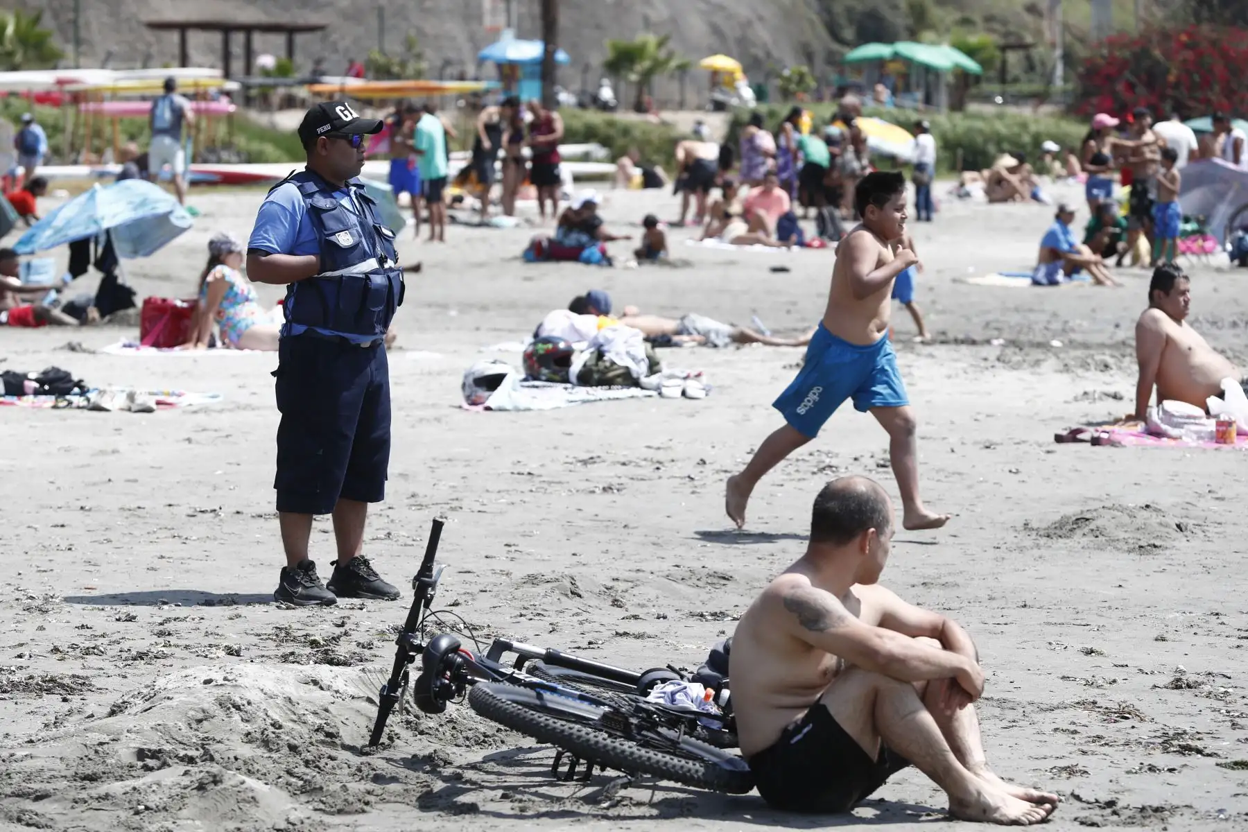 La seguridad dentro y en los alrededores de la playa Yuyos estuvo a cargo del cuerpo de salvavidas y de fiscalizadores de la Municipalidad de Barranco. Foto: ANDINA/Daniel Bracamonte