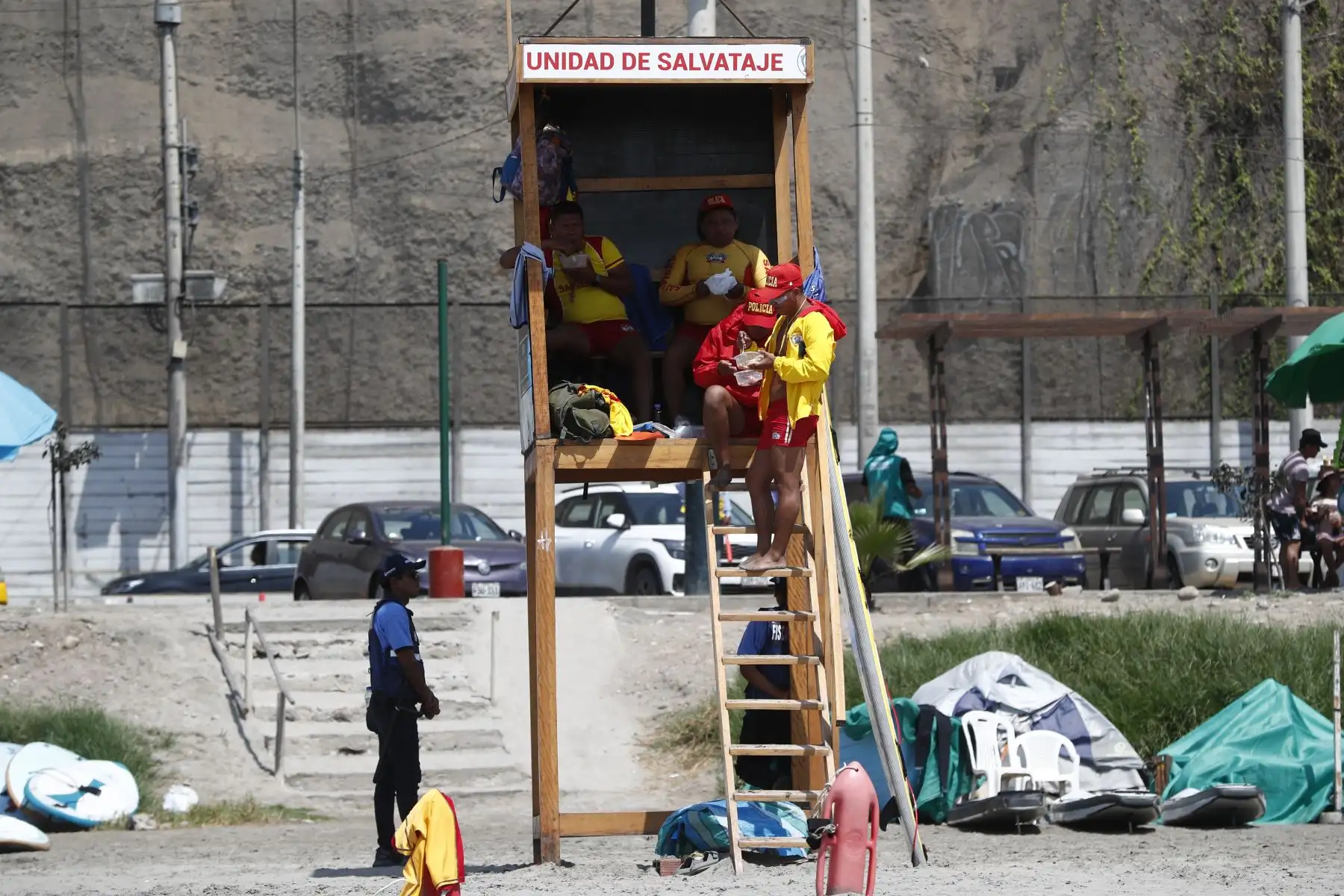 La seguridad dentro y en los alrededores de la playa Yuyos estuvo a cargo del cuerpo de salvavidas y de fiscalizadores de la Municipalidad de Barranco. Foto: ANDINA/Daniel Bracamonte