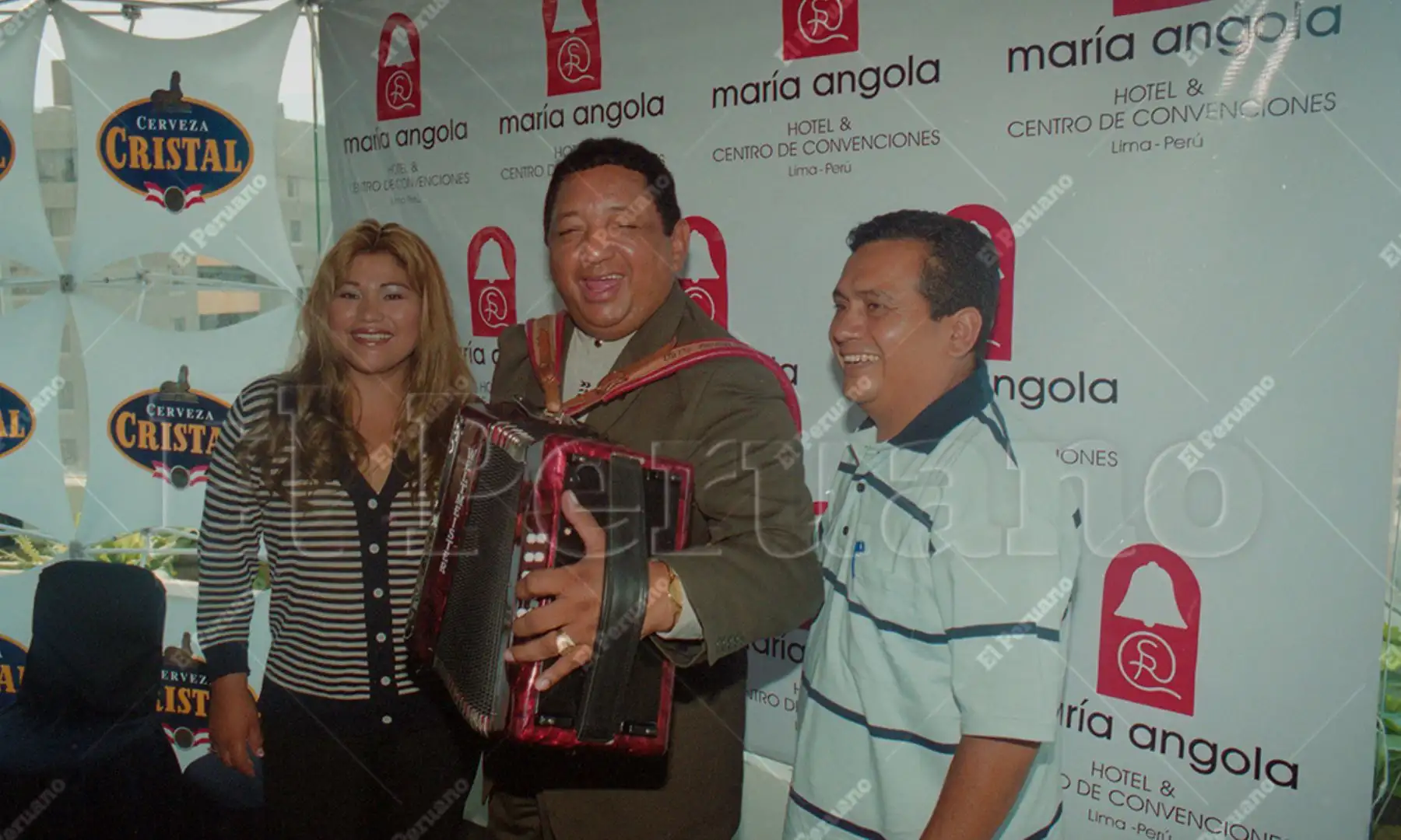 Lima - 04 febrero 2004 / El cantautor colombiano Lisandro Meza inicia gira nacional acompañado con la interprete vernacular Sonia Morales y el cantante de cumbia Tony Rosado / Foto: Archivo Histórico El Peruano