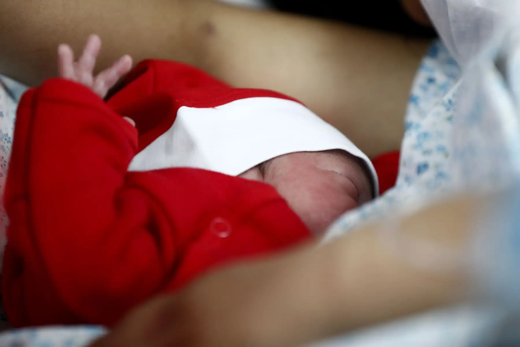 2 niñas y 1 niño fueron los primeros bebés en nacer la madrugada del 25 de diciembre en el Instituto Nacional Materno Perinatal (ex Maternidad de Lima), durante las celebraciones por Navidad. Foto: ANDINA/Daniel Bracamonte