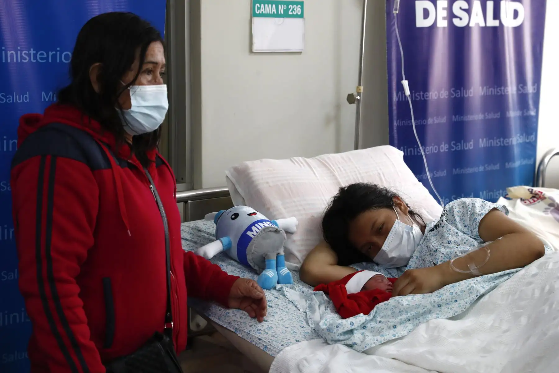 Una menor de edad de 17 años, de iniciales K.M.R., dió a luz al segundo bebé de la Navidad 2023 a las 01:24 horas en el Instituto Nacional Materno Perinatal, bautizado como Jan Dariel. Foto: ANDINA/Daniel Bracamonte
