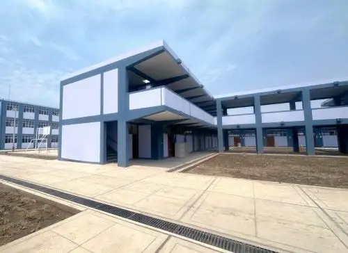 Más de 1,500 escolares se beneficiarán con la nueva sede del colegio Cristo Rey, ubicado en el distrito de José Leonardo Ortiz, en Lambayeque. La obra fue financiada por la Autoridad para la Reconstrucción con Cambios. ANDINA/Difusión