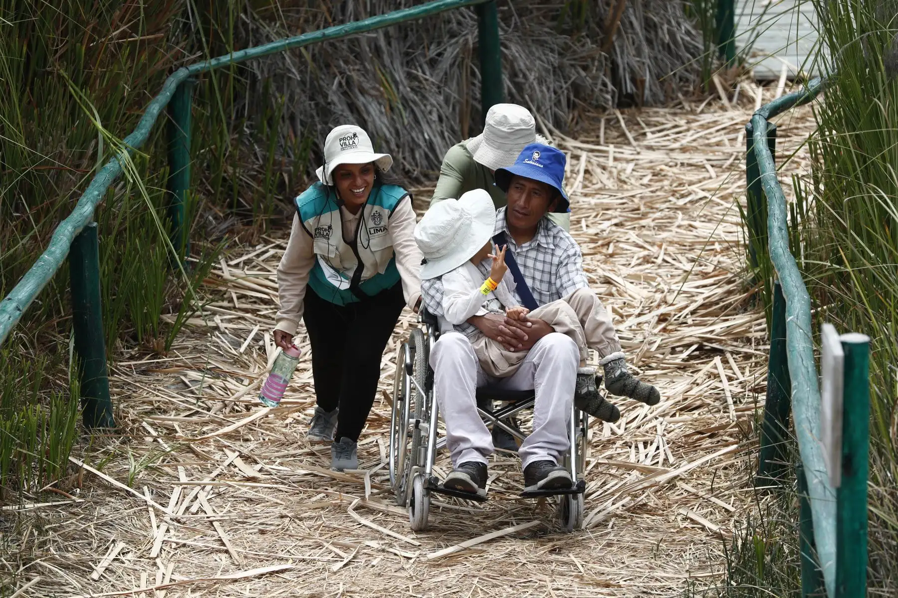 Los Pantanos de Villa de Chorrillos recibió el día de Navidad, 25 de diciembre, a decenas de turistas nacionales y extranjeros, quienes recorrieron el área de conservación con un guía, y además pudieron tomar un paseo en catamarán. Foto: ANDINA/Daniel Bracamonte