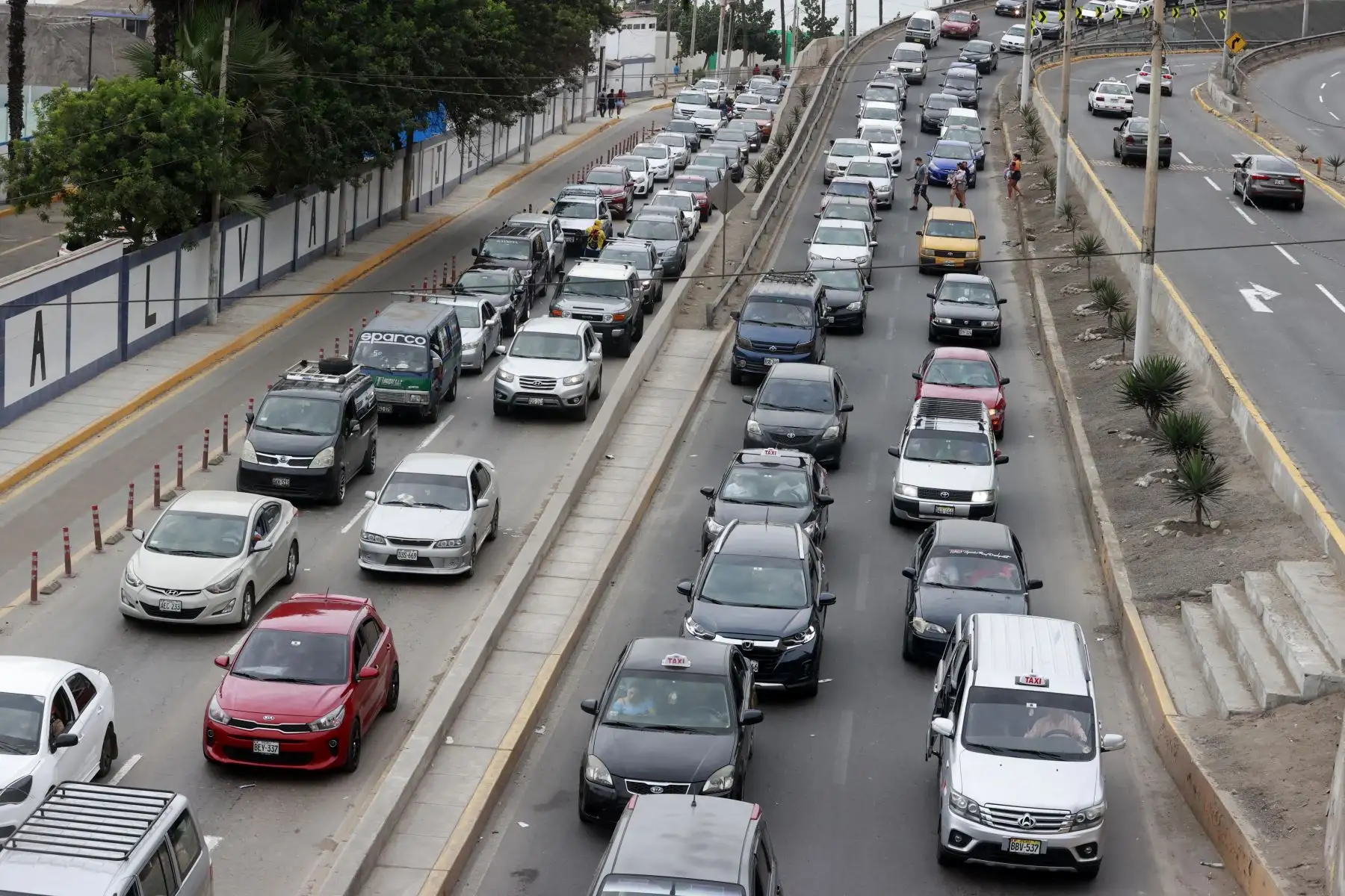 Gran congestión vehicular en  playa Agua Dulce- Chorrillos. Foto: ANDINA/Vidal Tarqui