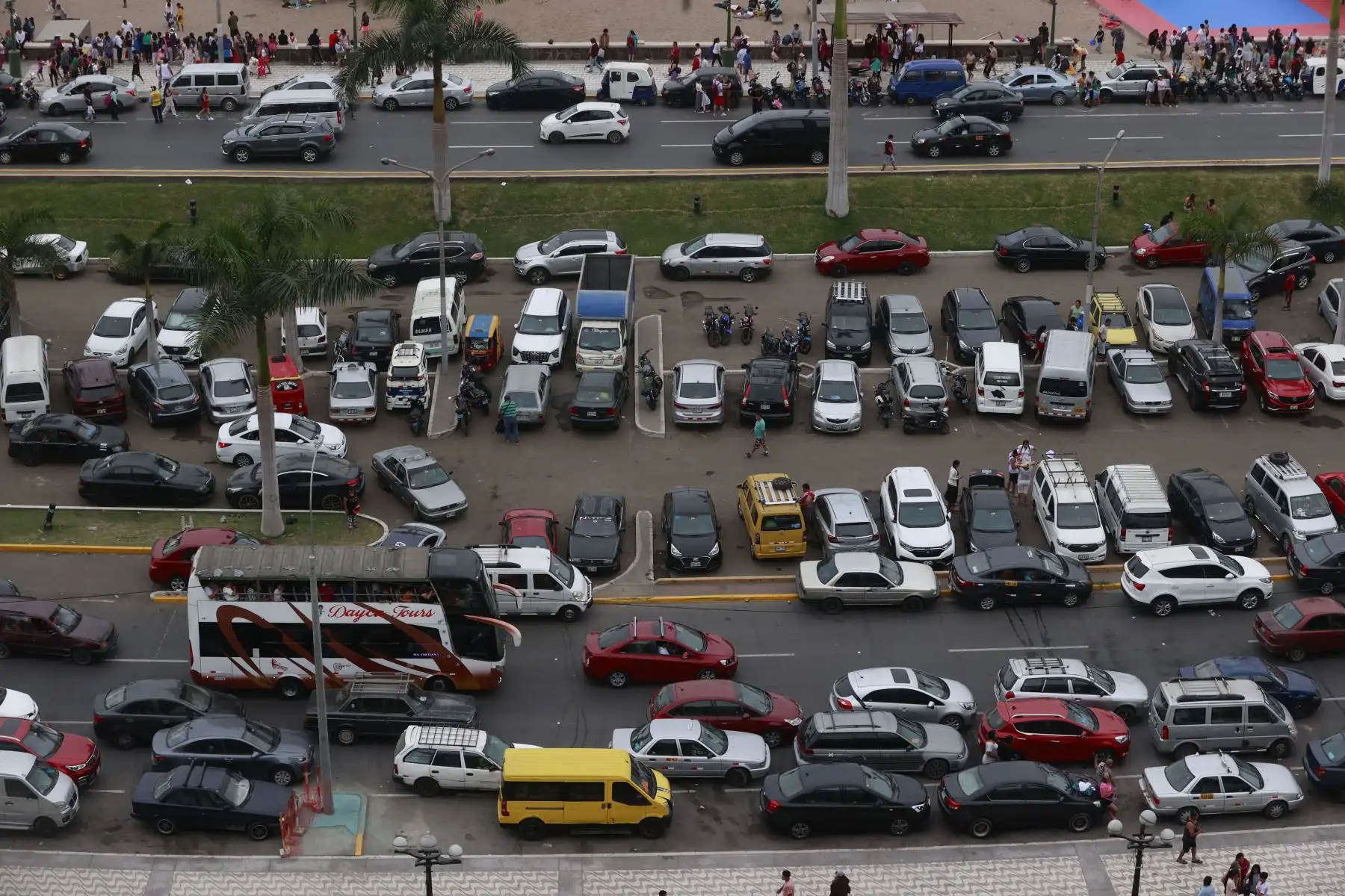 Gran congestión vehicular en  playa Agua Dulce- Chorrillos. Foto: ANDINA/Vidal Tarqui