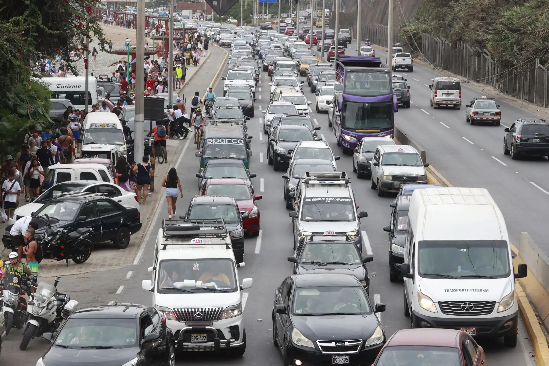 Gran congestión vehicular en  playa Agua Dulce- Chorrillos. Foto: ANDINA/Vidal Tarqui