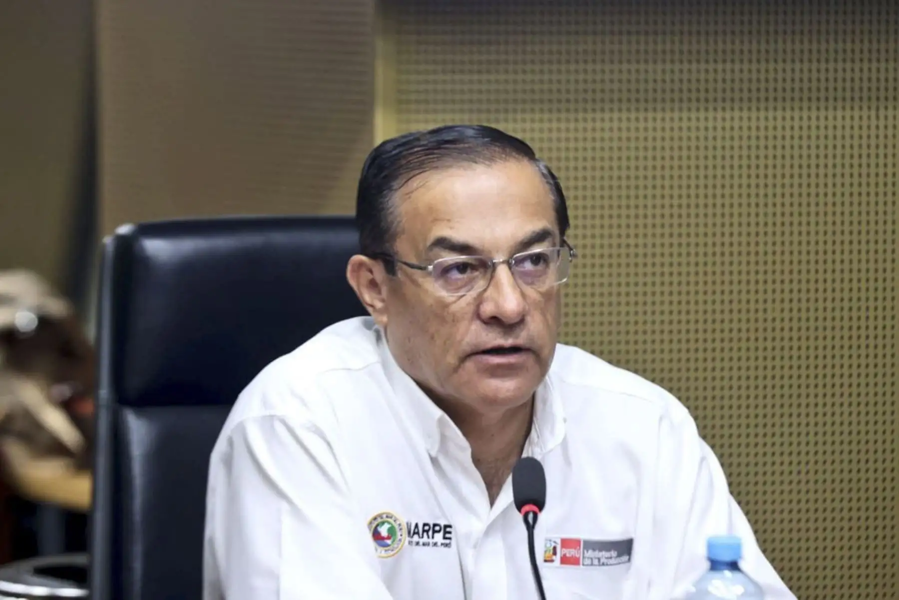 El ministro de Defensa,  Jorge Chávez Cresta, acompañado por los titulares de de las carteras de Economía y Producción, y representantes del Ministerio de Agricultrura y Vivienda, junto a integrantes del grupo de trabajo Fuerza de Tarea Musltisectorial, se reúnen en el COEN para tomar acciones en los tres niveles de Gobierno ante el FEN.
Foto: ANDINA/MINDEF