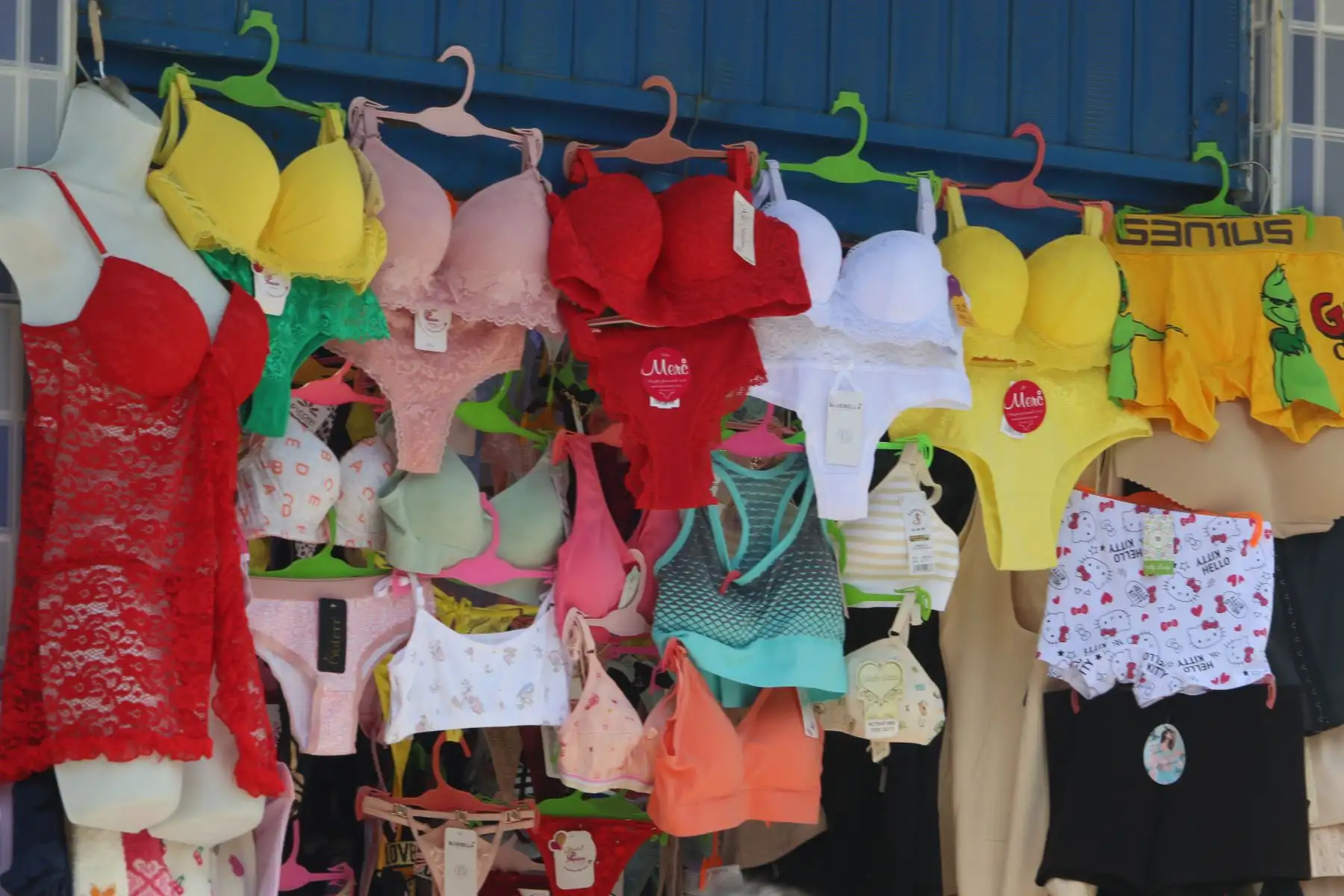 Gamarra ofrece ofertas insuperables en prendas de vestir. ANDINA/Héctor Vinces