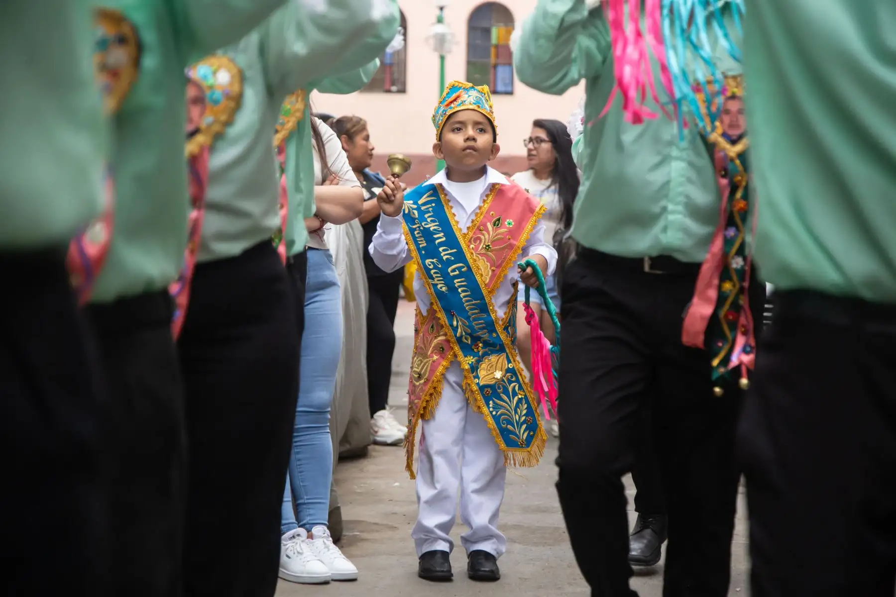 Los más pequeños de la familia son inculcados en el baile, asegurando así la continuación de la tradición.
Foto: ANDINA/Maira Flores