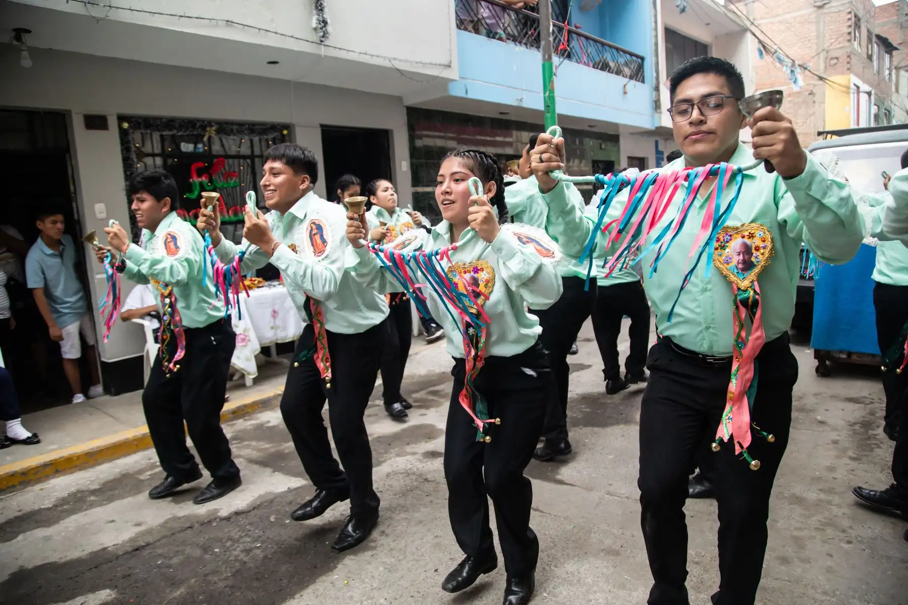 La danza Negritos de Ica inicia con la Pascua, en la que los bailarines ingresan al hogar interpretando temas y frases en saludo al niño Dios. 
Foto: ANDINA/Maira Flores