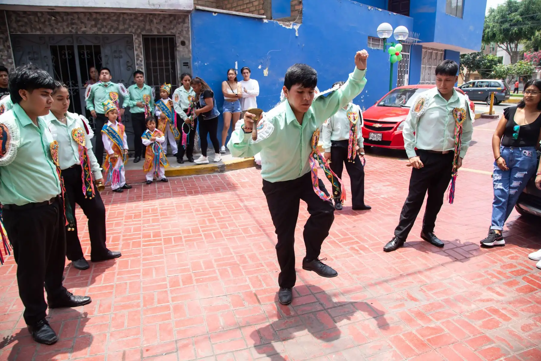 La danza Negritos de Ica inicia con la Pascua, en la que los bailarines ingresan al hogar interpretando temas y frases en saludo al niño Dios. 
Foto: ANDINA/Maira Flores