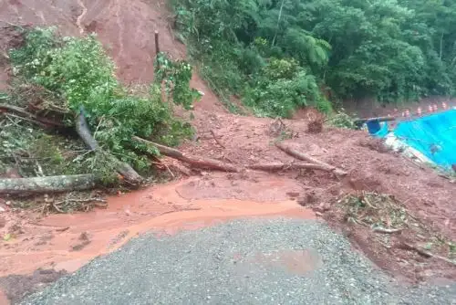 Un nuevo derrumbe se registró esta mañana en la carretera Tarapoto-Yurimaguas, interrumpiendo el tránsito en esa importante vía que une las regiones San Martín y Loreto.