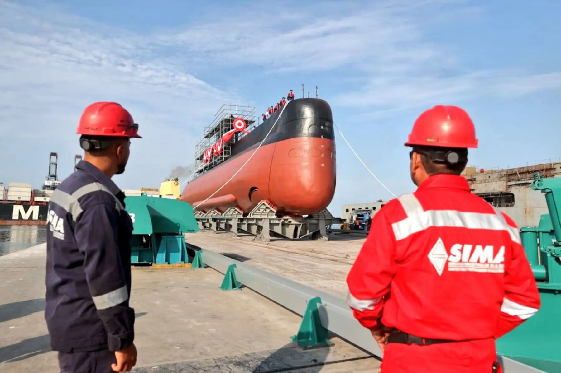 Este proyecto es trascendental en la adquisición de capacidades de construcción del SIMA, ya que por primera vez en el Perú se logra cortar el casco resistente de una unidad submarina para reemplazar motores diesel, cableado de fuerza, válvulas y tuberías y volverlo a soldar.
Foto: ANDINA/MINDEF