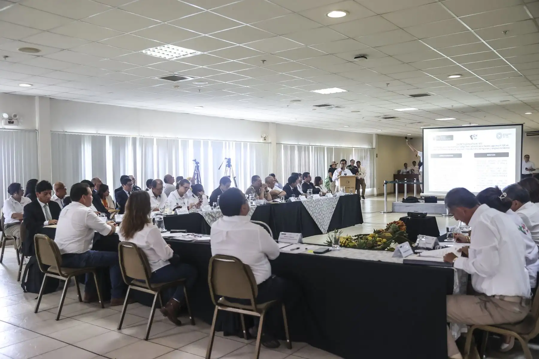 Desde la ciudad de Pucallpa, la Presidenta de la República, Dina Boluarte, acompañada por el Primer Ministro, Alberto Otárola, los integrantes de su gabinete y  las autoridades locales, lideró la inauguración de la III sesión ordinaria del Consejo Nacional de Seguridad Ciudadana Conasec.
Foto: ANDINA/Presidencia Perú