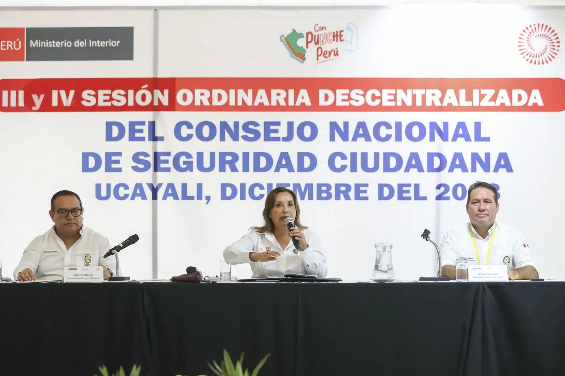 Desde la ciudad de Pucallpa, la Presidenta de la República, Dina Boluarte, acompañada por el Primer Ministro, Alberto Otárola, los integrantes de su gabinete y  las autoridades locales, lideró la inauguración de la III sesión ordinaria del Consejo Nacional de Seguridad Ciudadana Conasec.
Foto: ANDINA/Presidencia Perú