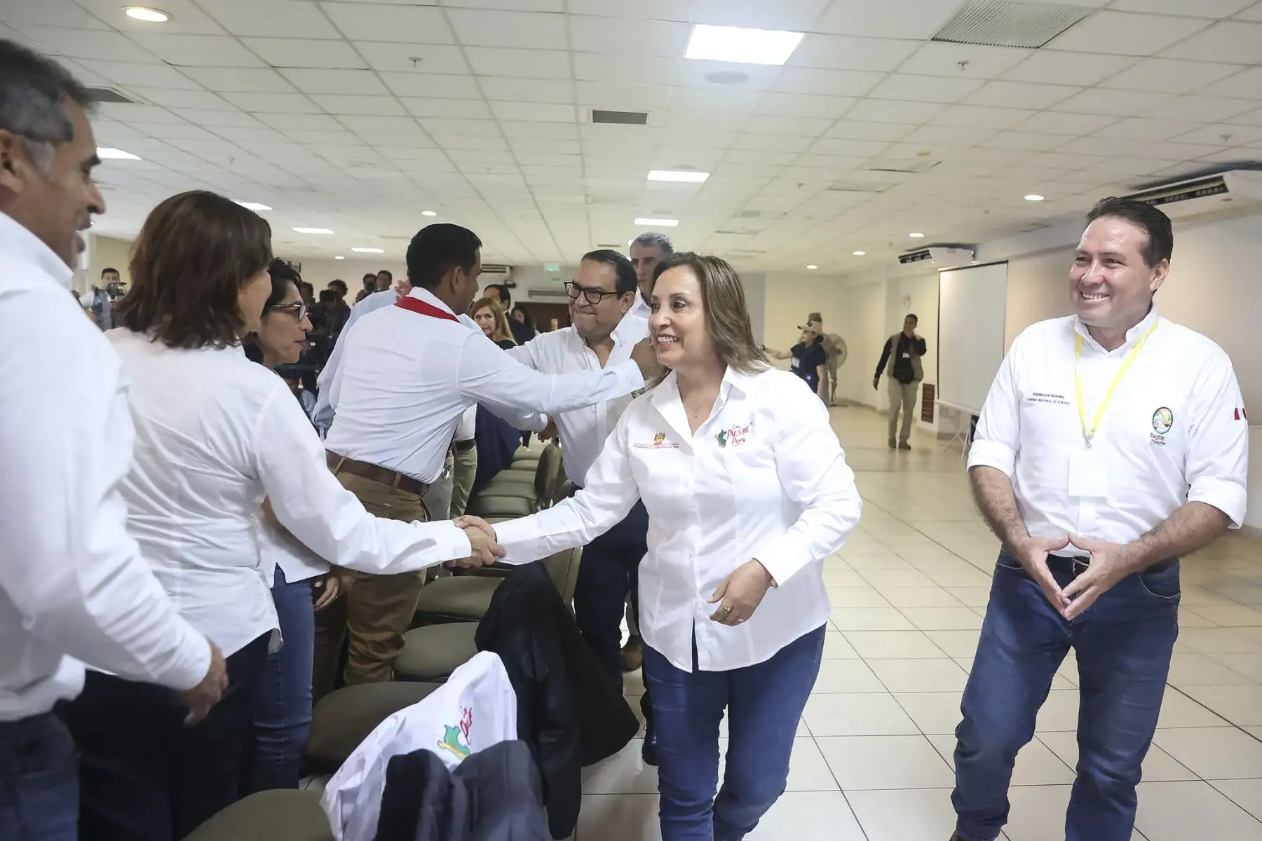 Desde la ciudad de Pucallpa, la Presidenta de la República, Dina Boluarte, acompañada por el Primer Ministro, Alberto Otárola, los integrantes de su gabinete y  las autoridades locales, lideró la inauguración de la III sesión ordinaria del Consejo Nacional de Seguridad Ciudadana Conasec.
Foto: ANDINA/Presidencia Perú