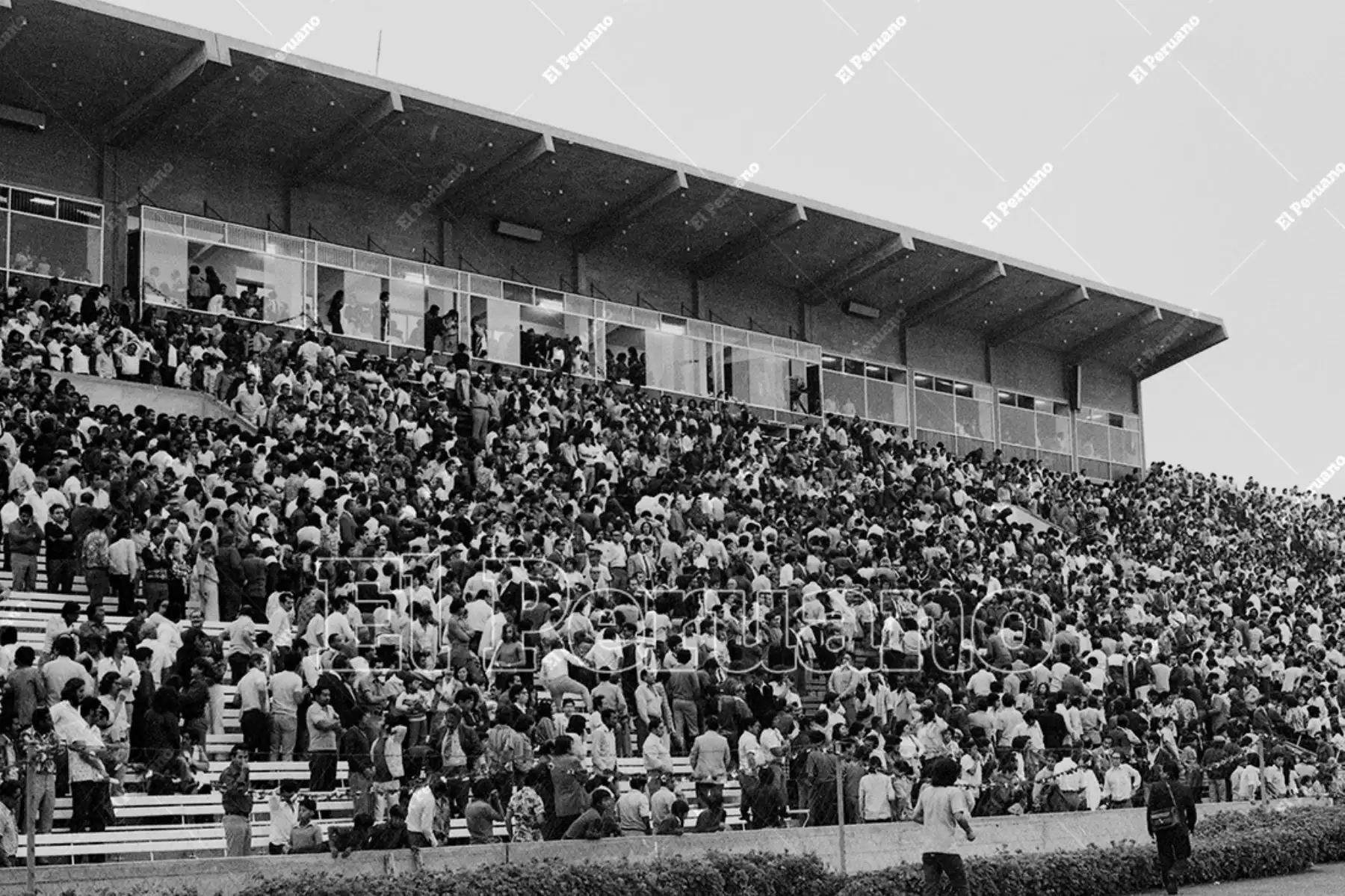 Lima - 27 diciembre 1974 / El estadio de Alianza Lima fue inaugurado oficialmente cristalizándose con ello un sueño largamente esperado por los hinchas del popular club de La Victoria. Foto: Archivo Histórico de El Peruano