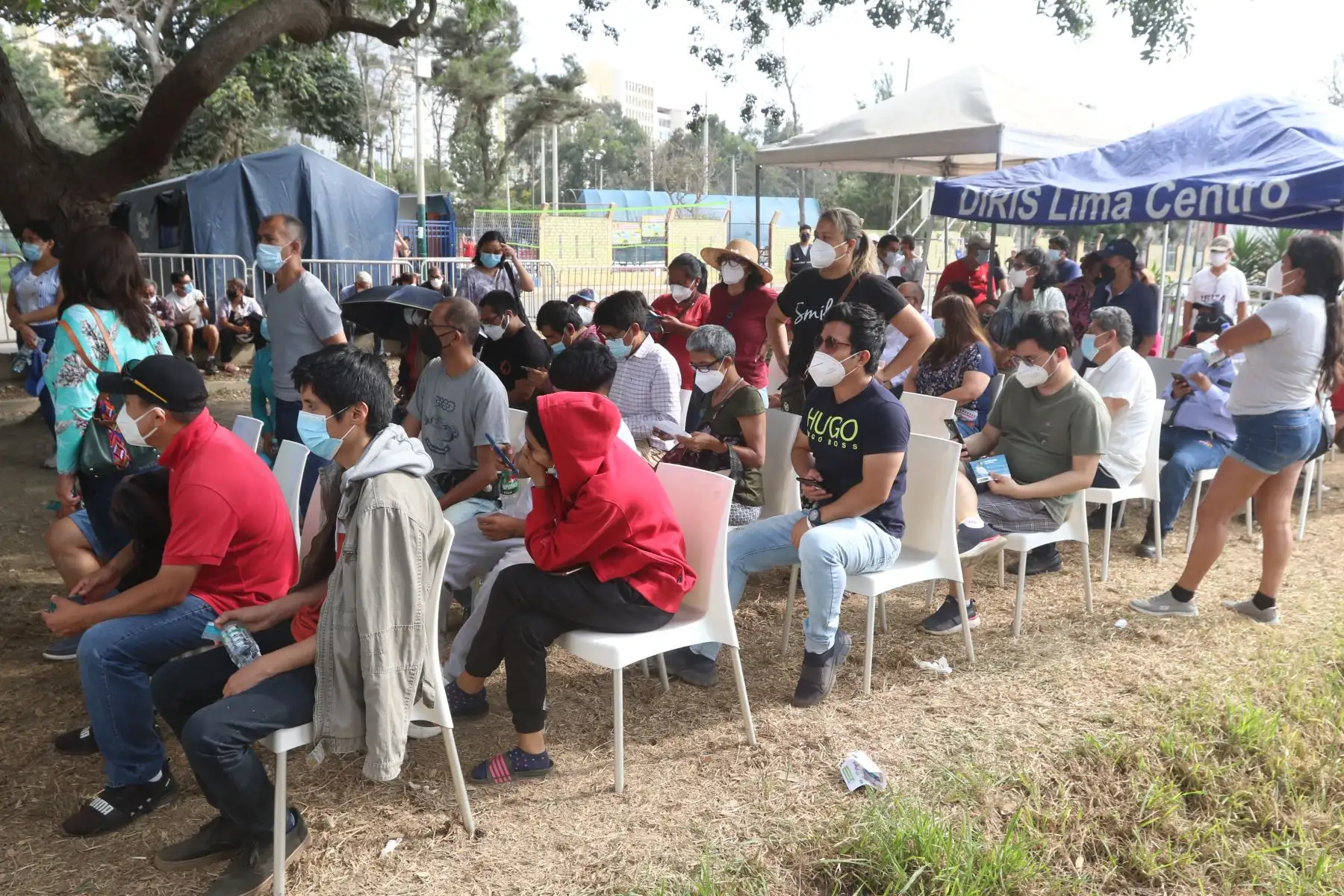 El Minsa recuerda que mayores de 60 años y personas con alguna comorbilidad requieren dos refuerzos de la vacuna bivalente. Los puntos externos de vacunación, así como los establecimientos de salud públicos ofrecen, gratuitamente, la vacuna bivalente. FOTO:ANDINA/Hector Vinces.
