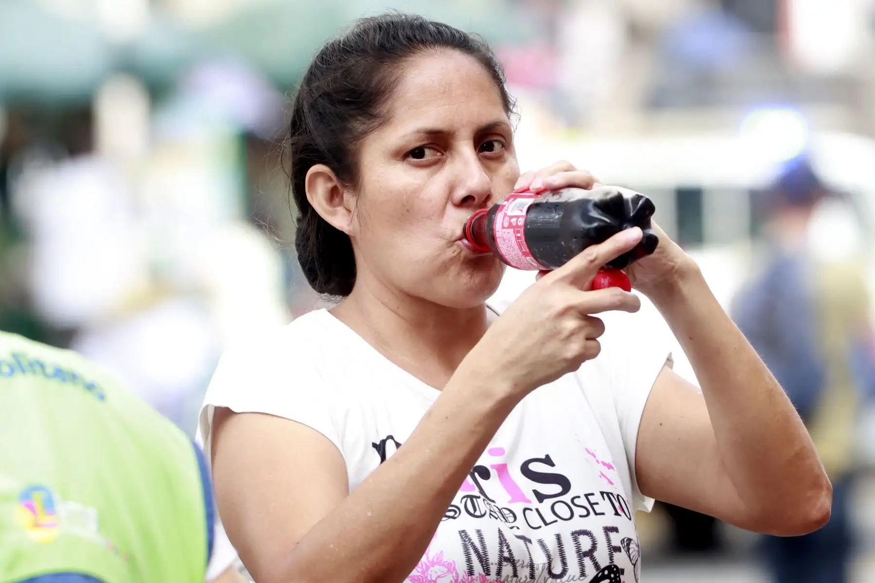 Gente consumiendo cremoladas y helados en Centro de Lima. Foto: ANDINA/Vidal Tarqui